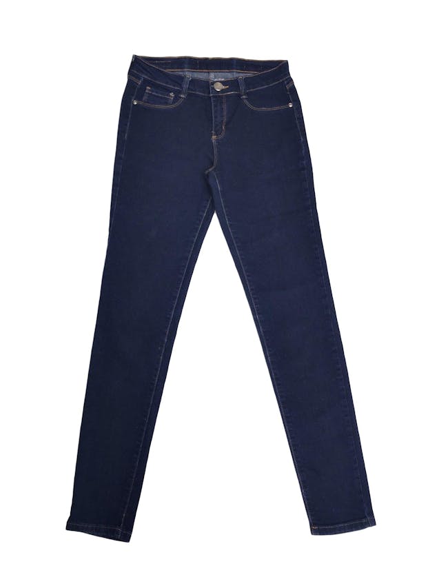 Pantalón jean stretch Opposite, azul, con bolsillos traseros, pespuntes mostaza, corte pitillo
Talla 26 foto 1