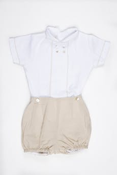 Camisa algodon blanca y short lino beige (la camisa tiene un ligero jalado impercentible a simple vista) - Claudia