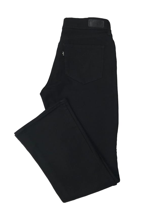 Pantalón jean Levi´s bold curve, mid rise, bootcut skinny. Tiro medio, ligeramente stretch y semicampana. Cintura 75cm Largo 95cm foto 2