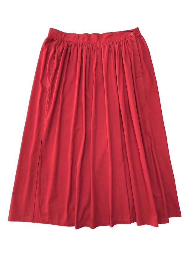 Falda larga vintage roja con  bolsillos laterales, cierra con botones al lado y tiene abertura en la basta. Cintura 90cm Largo 87cm foto 2