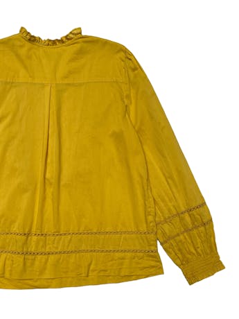 Blusa J Crew 100% algodón amarillos, modelo barroco con bordados y blondas, elástico en puños.  Busto 100cm Largo 58cm. Precio original S/ 350 foto 2