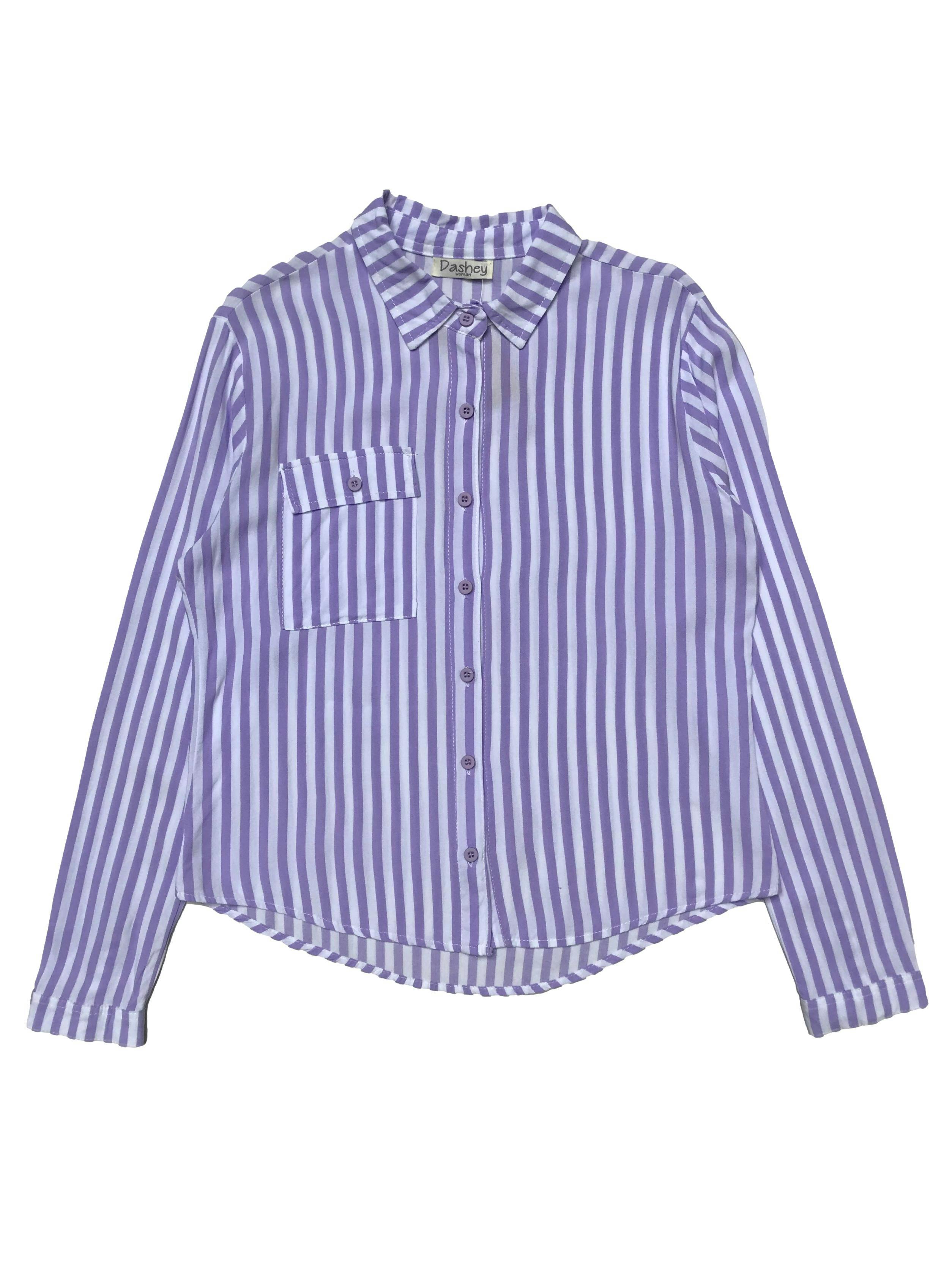 Blusa a rayas lila y blanco, modelo camisa, tela tipo chalis. Busto 90cm Largo 48cm