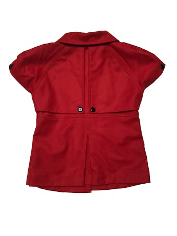 Saco de paño rojo, forrado, doble fila de botones, bolsillos lazo, espalda tipo capa con botones. Busto 97cm. Largo 60cm. foto 2