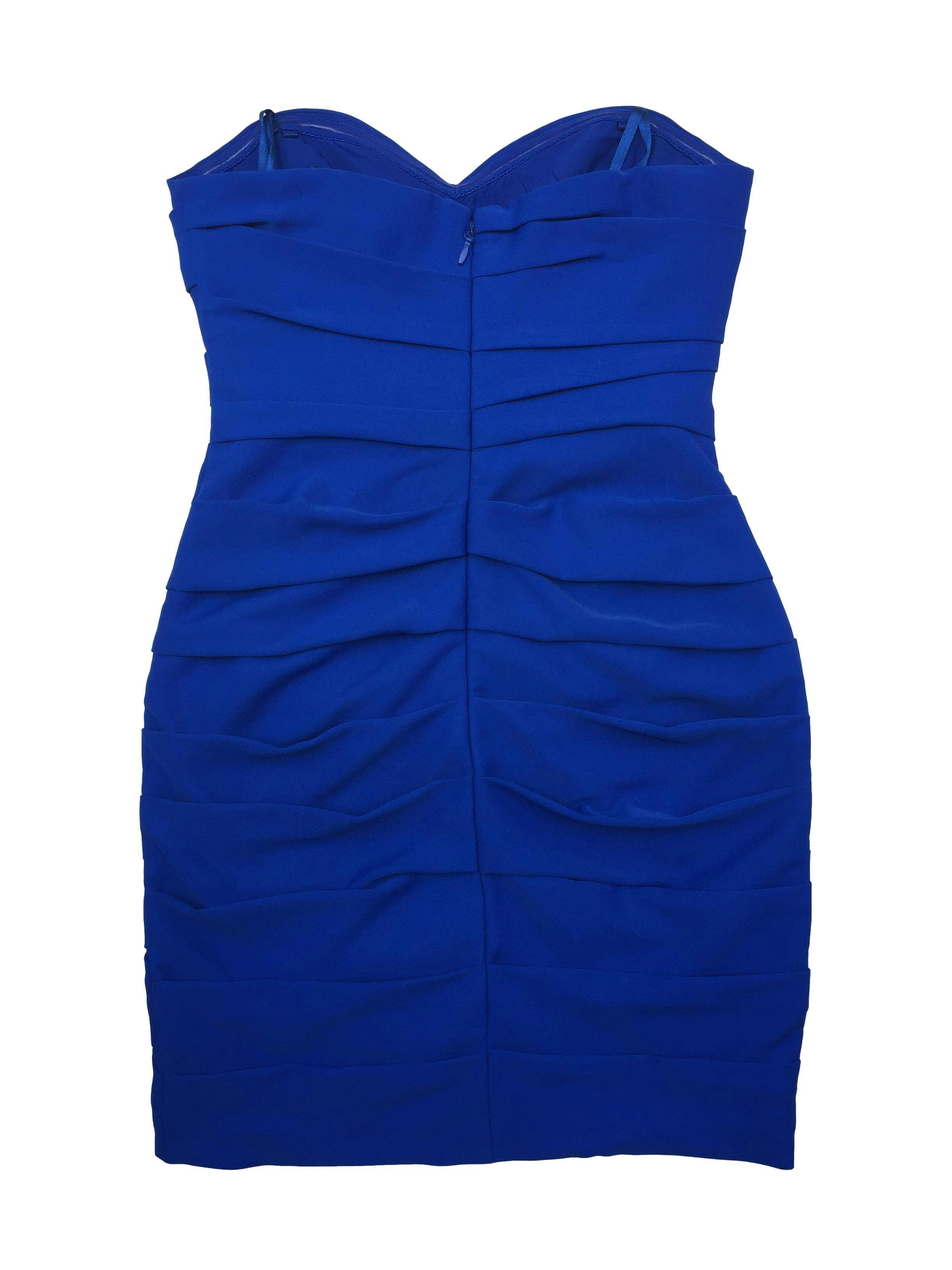 Vestido BgbgMaxazria strapless azul, escote corazón, cuerpo drapeado, es forrado y tiene cierre en la espalda, tela tipo lycra gruesa. Busto 88cm Cintura 70cm Largo 72cm 