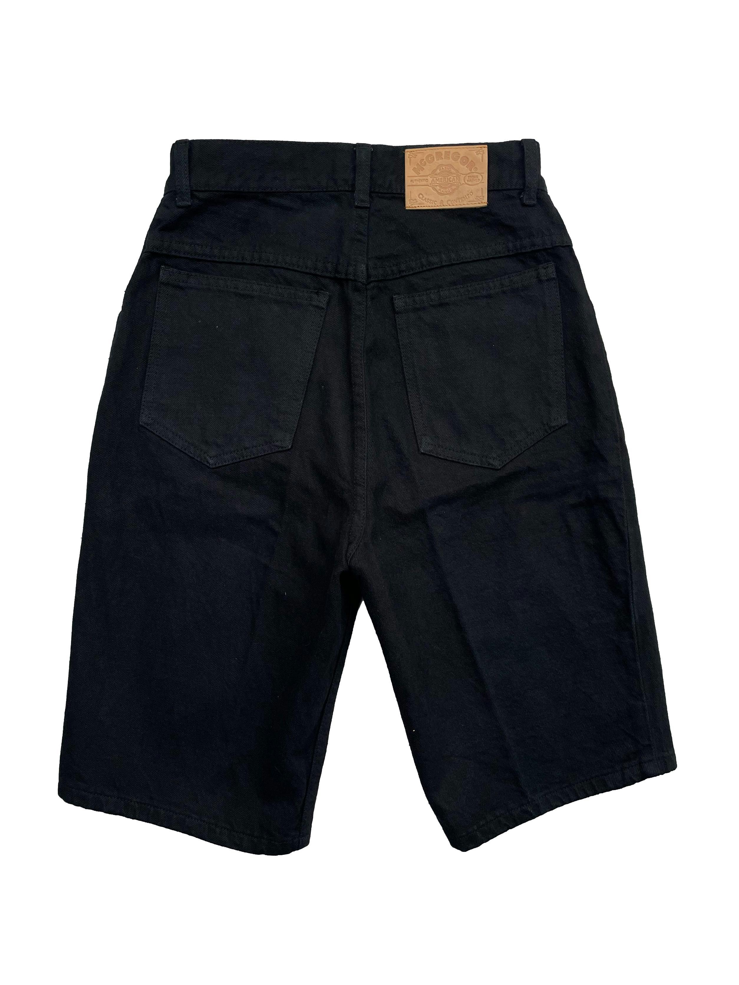 Short vintage negro de jean 100% algodón, bolsillos delanteros y posteriores. Cintura 68cm, Largo 58cm. 