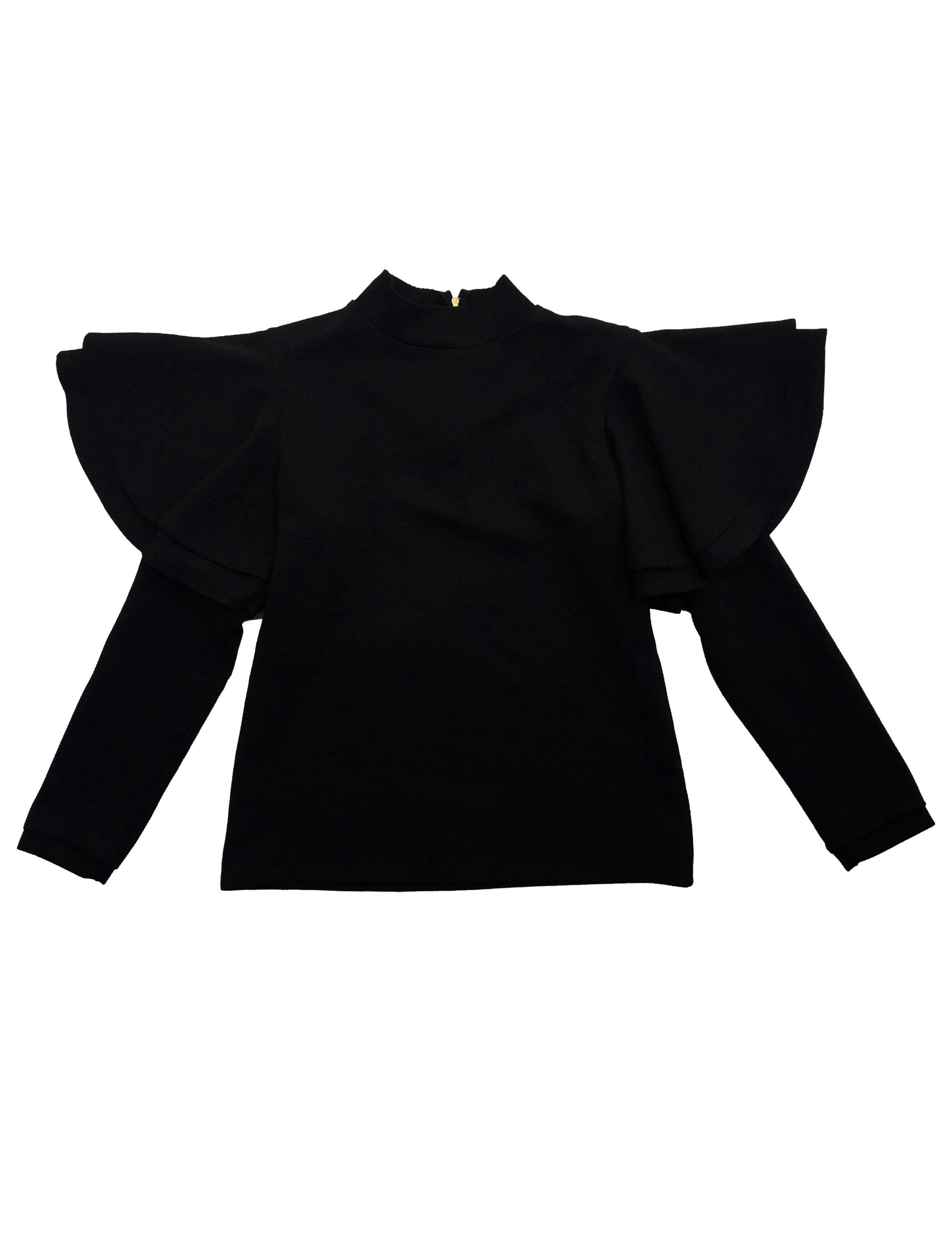 Blusa Malabar negra estructurada con volantes en hombros y cierre en la espalda. Busto 92cm Largo 57cm