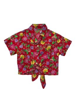 Blusa Benetton roja con estampado floral, tela 100% algodón con cintos para anudar en cintura.