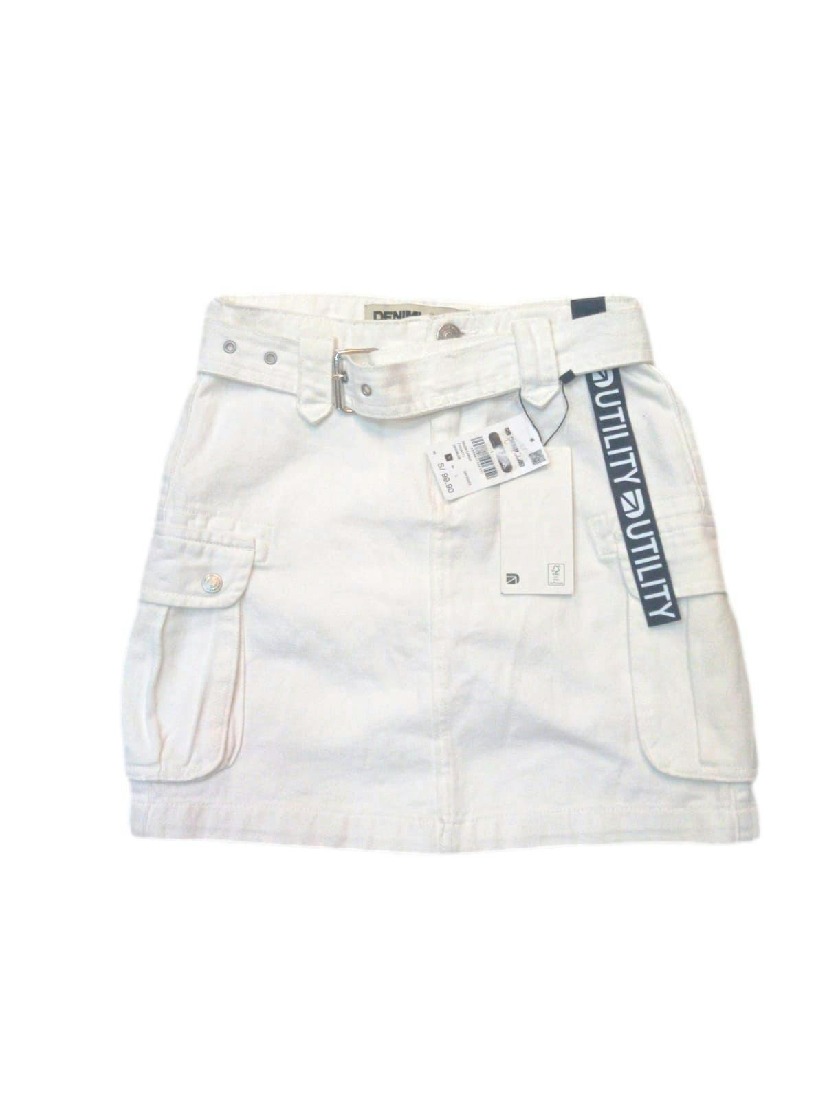 Falda cargo Denimlab blanca 80% algodón, con correa y bolsillos laterales con broches. Nuevo con etiqueta.Cintura 68cm, Largo 40cm.