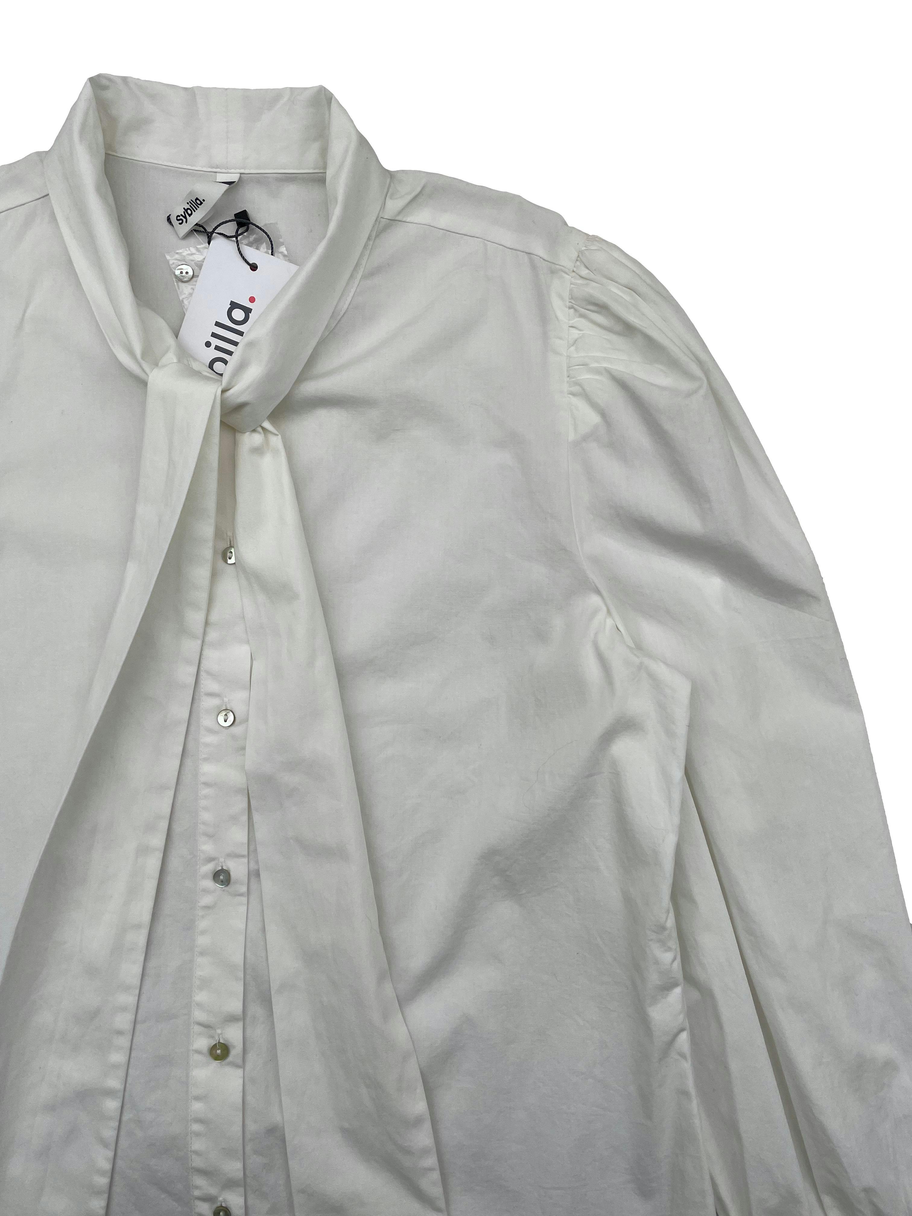 Blusa blanca Sybilla, corte recto, cintos en cuello, recogido en hombros y puños. Nueva con etiqueta. Busto 105cm, Largo 60cm.