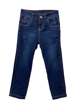 Pantalón jean azul, tela stretch con costuras rojas, bolsillos y rasgados al frente.