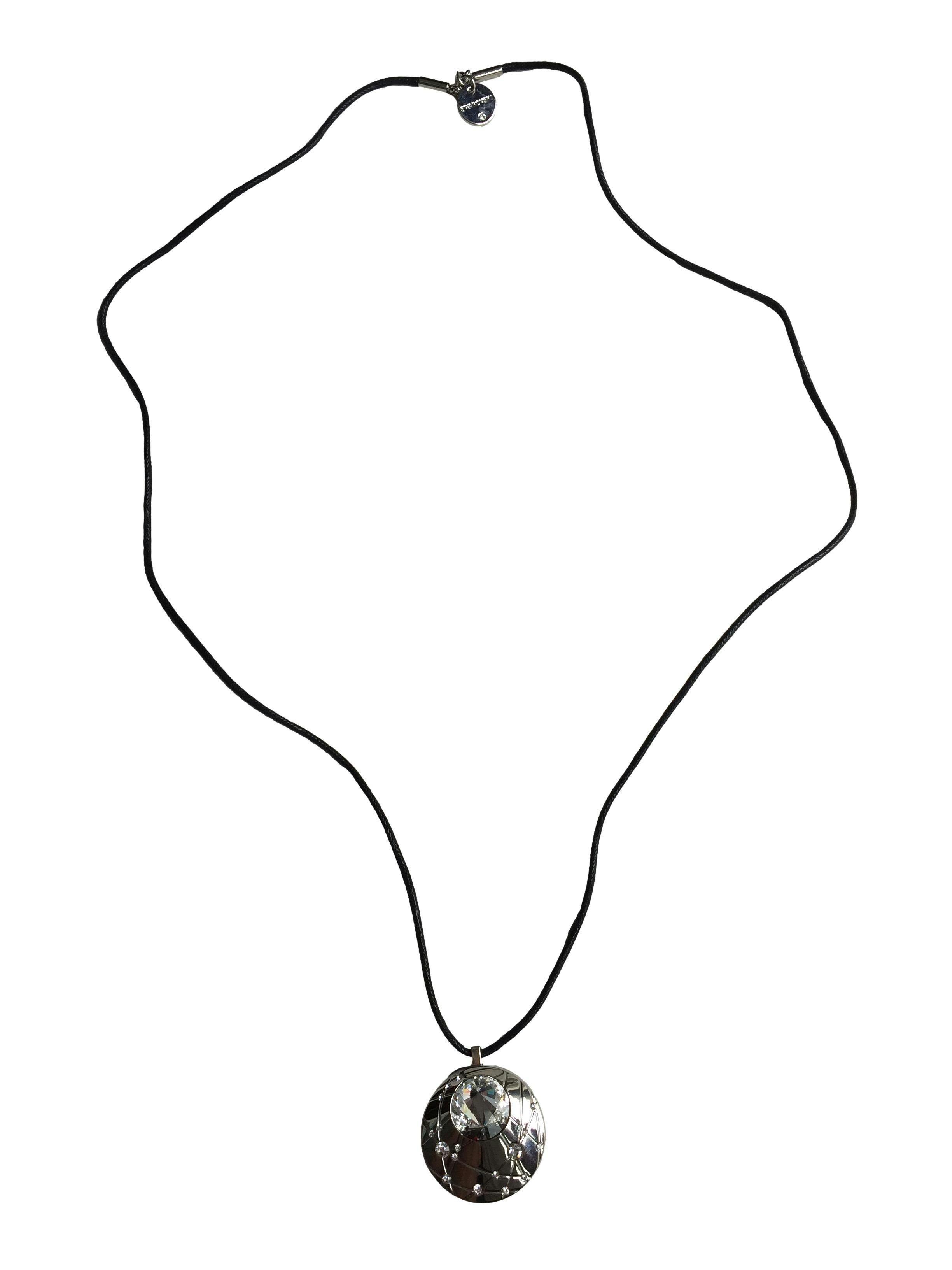 Collar Aura by Swarovski de cuerina negra, dije con cristales contenedor de iluminador facial y corporal .Con estuche y certificado de garantía. Largo 84cm.