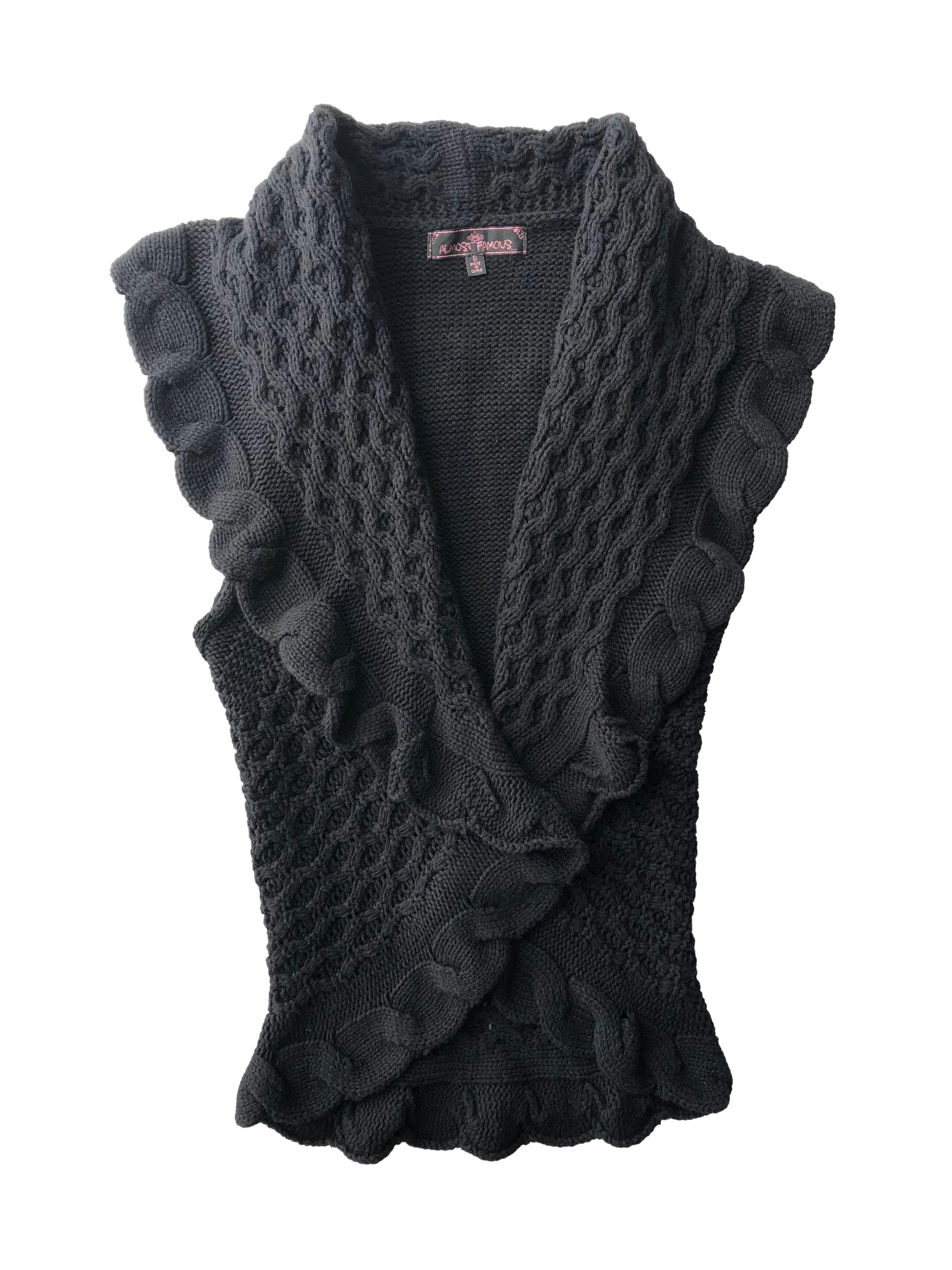 Chaleco negro abierto de corte circular, tejido calado 55% algodón. Busto 80cm, Largo 64cm.