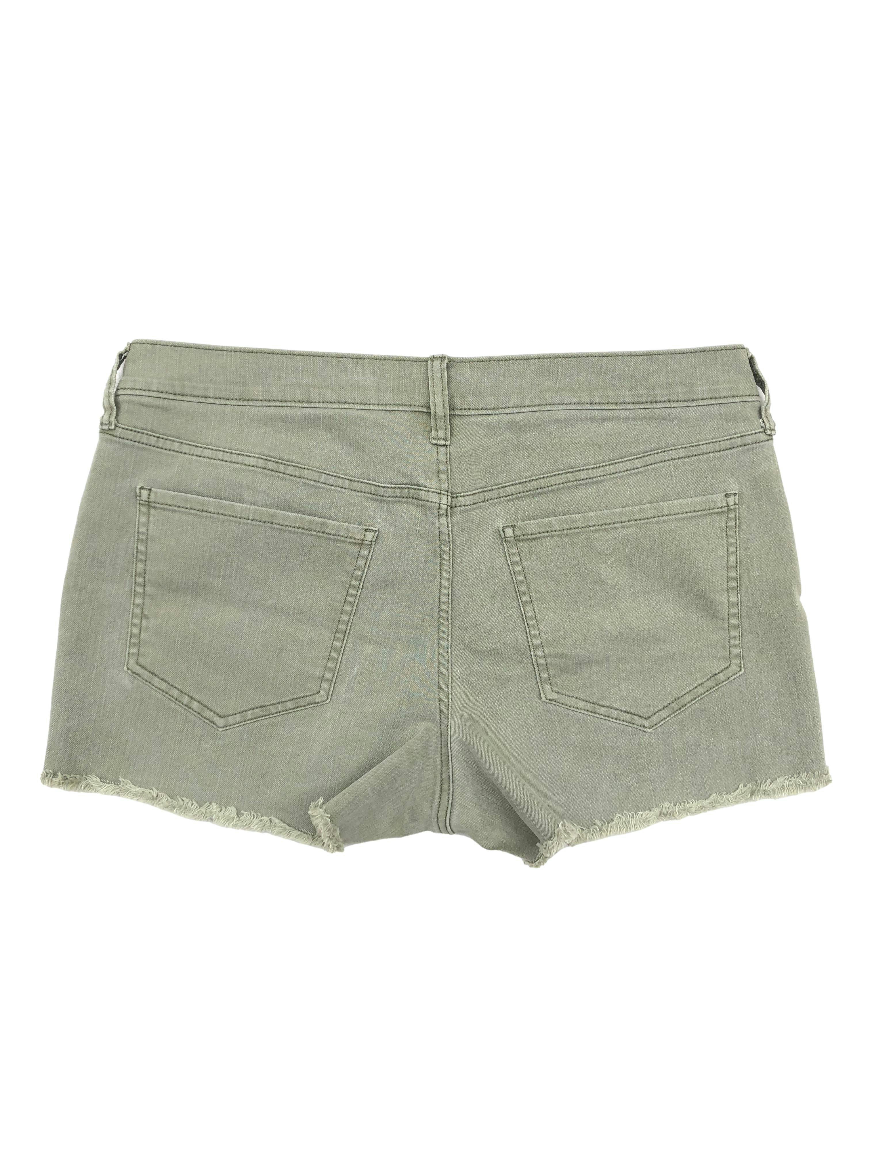 Short jean verde agua con bolsillos y baste desflecada. Cintura 90cm Tiro 25cm Largo 32cm