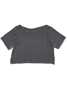 Blusa de crepe negro con rayas blancas, escote redondo, manga 3/4. Busto 125 cm. Largo 54 cm