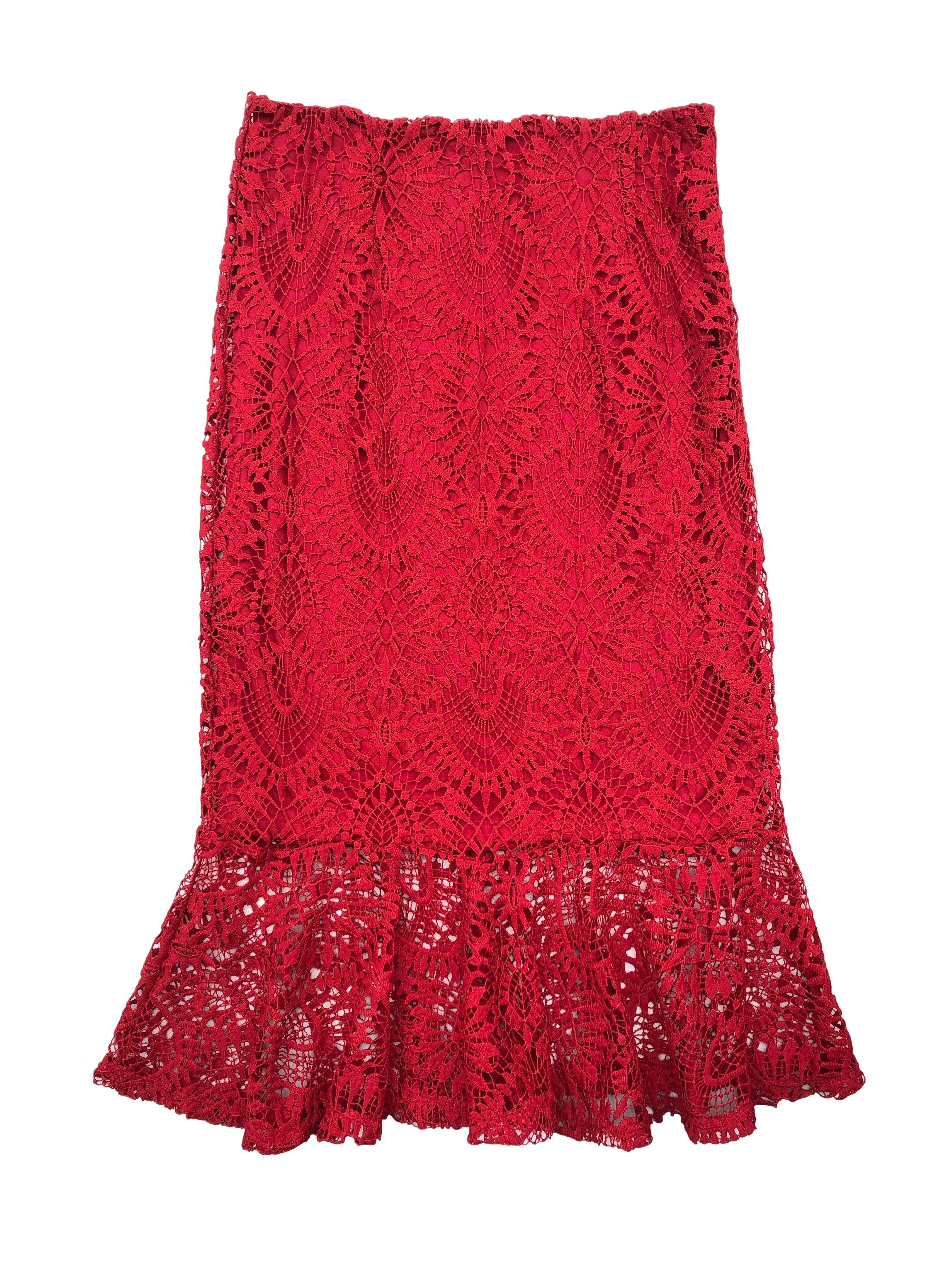 Falda midi Zara de encaje rojo, corte sirena, cierre invisible lateral. Cintura: 70cm. Largo: 74cm