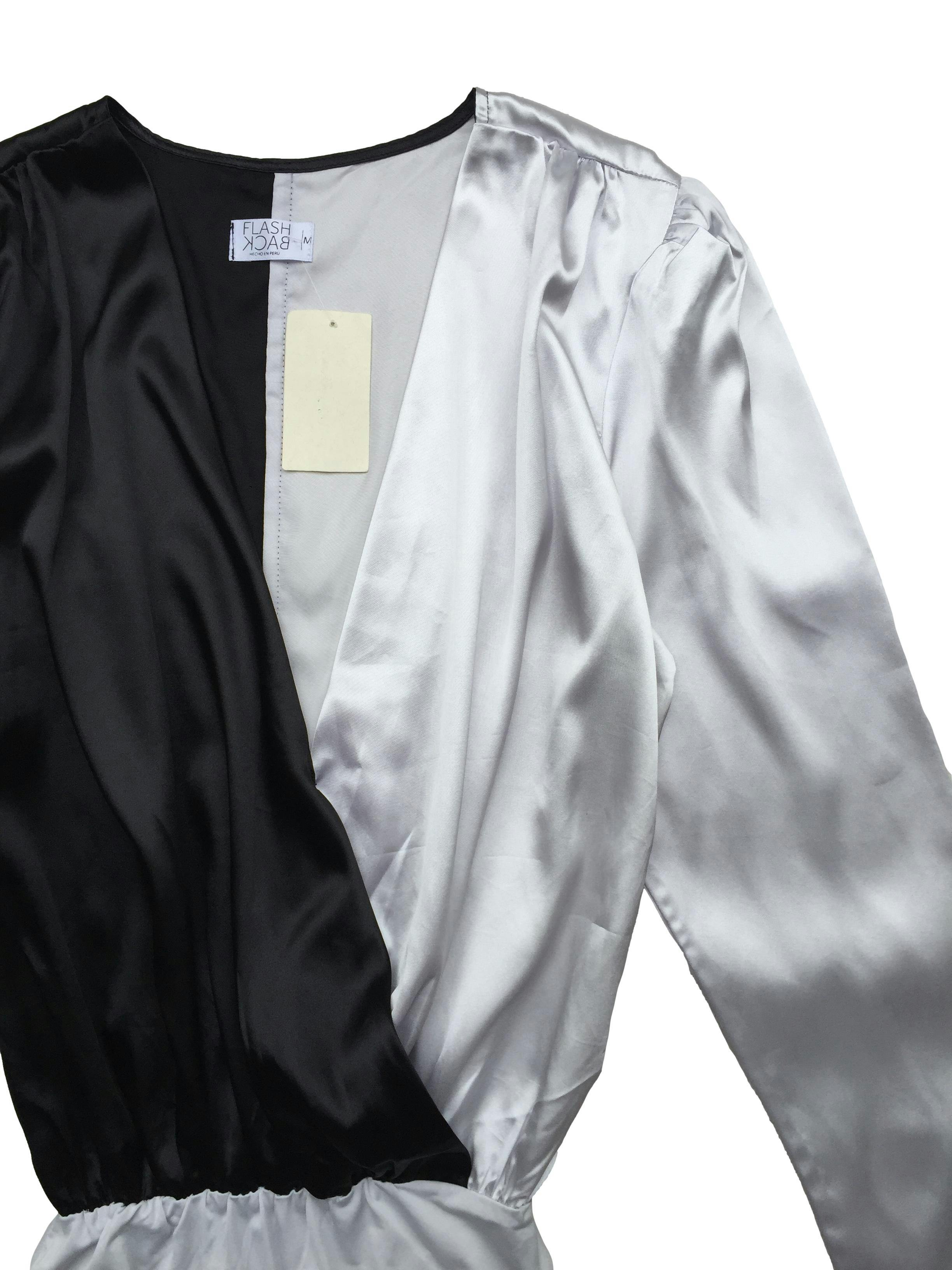 Blusa/body Flash Back de satín color block blanco y negro, tiene hombreras delgadas y broche inferior. Busto 100 cm, Largo 80cm.