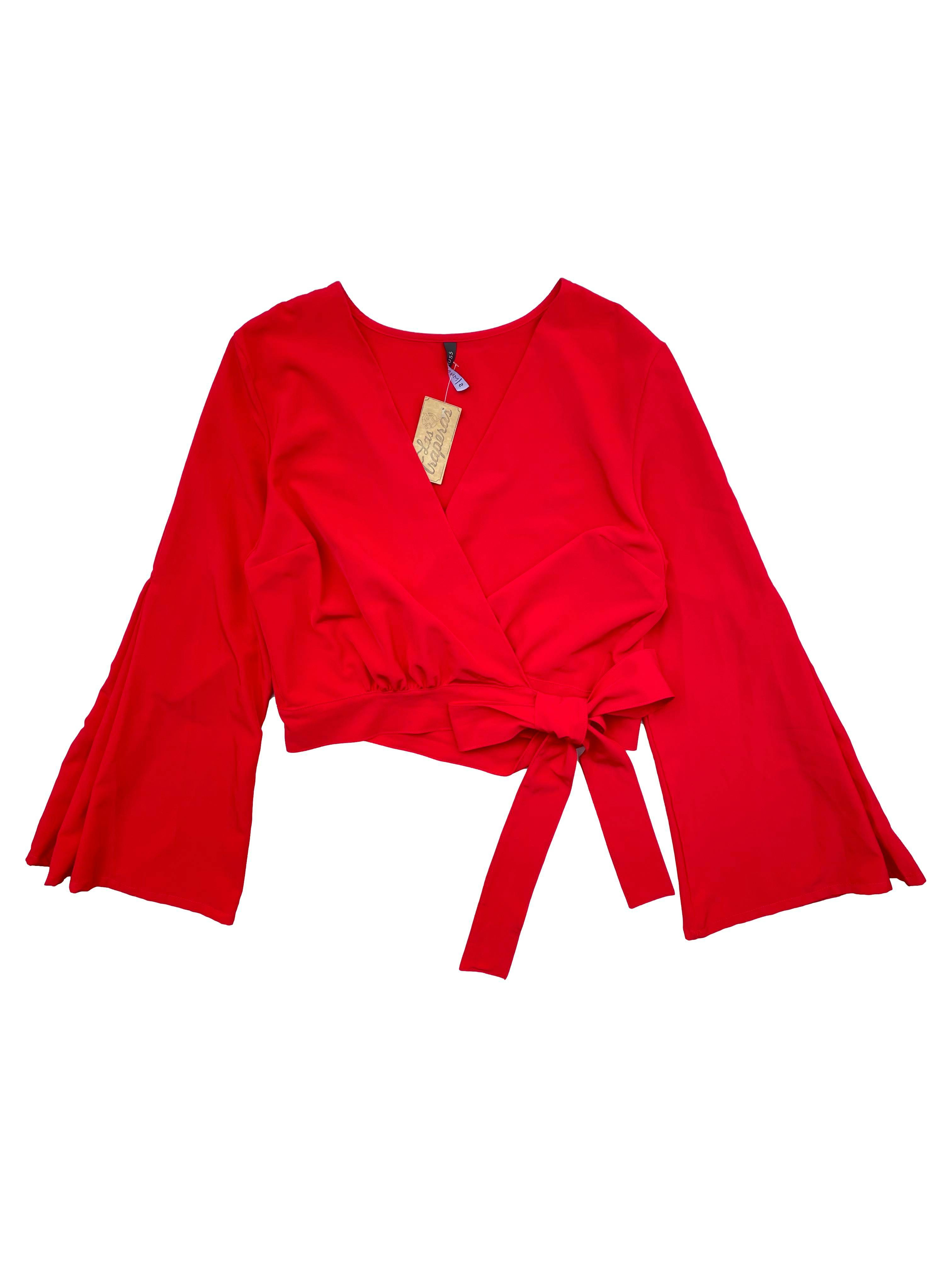 Blusa roja envolvente con mangas campana, se amarra a un lado. Busto:  90cm, Largo: 42cm