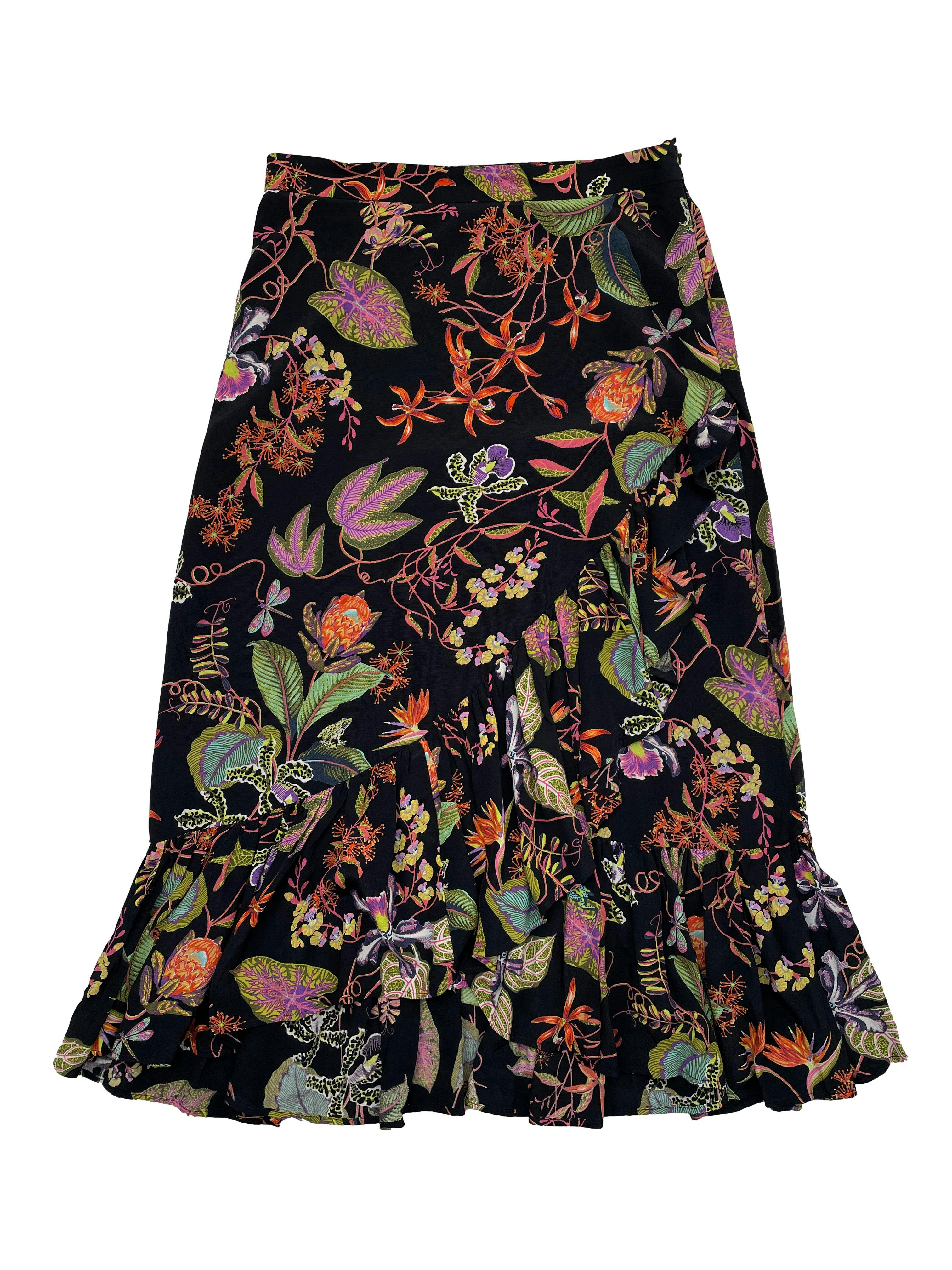 Falda midi H&M negra con estampado floral y volantes, tela fresca ligeramente satinada, cierre lateral invisible. Cintura 78cm, Largo 85cm.