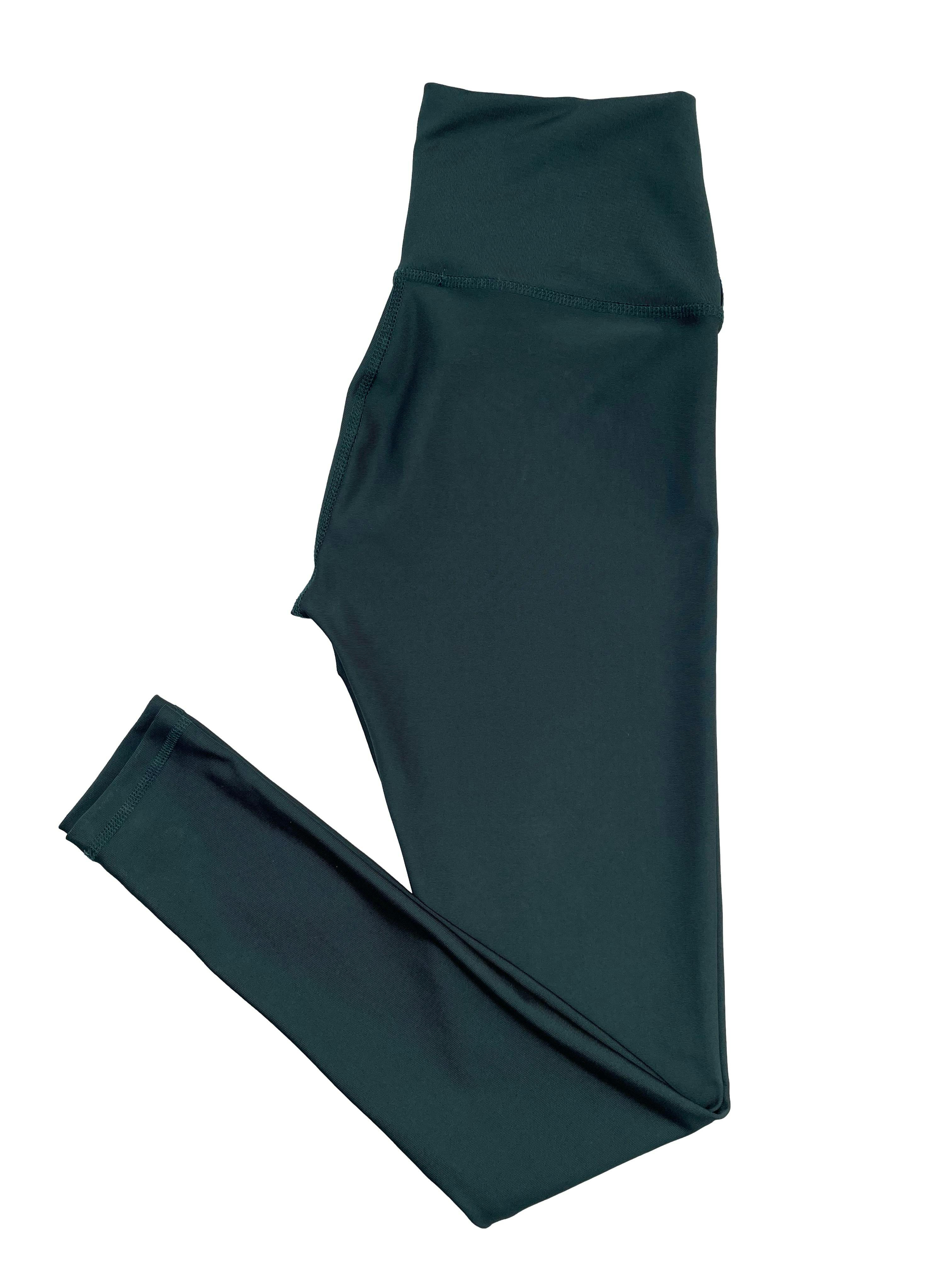 Leggings color verde con pretina ancha. Cintura 58cm sin estirar, Tiro 25cm, Largo 88cm.