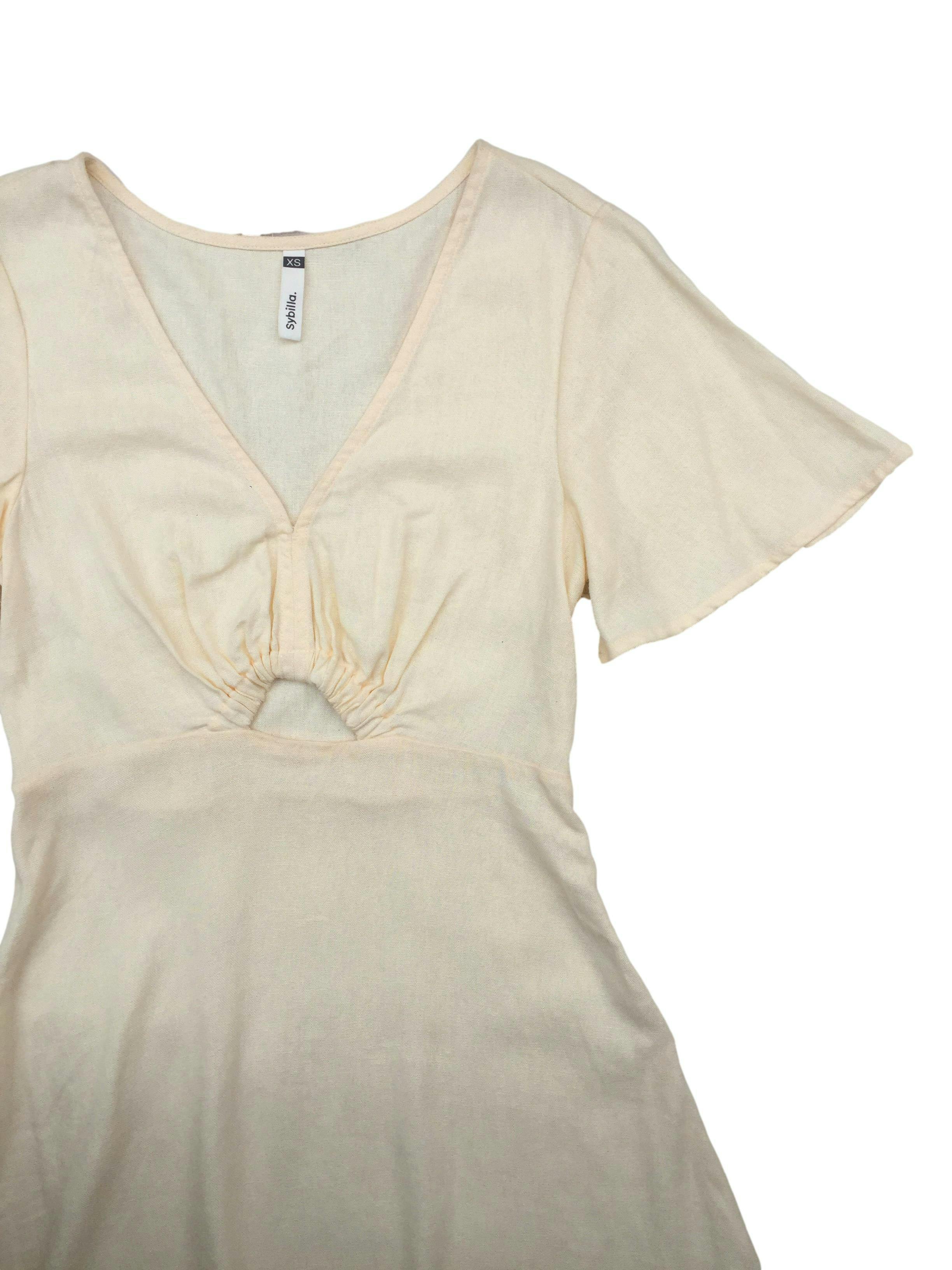 Vestido Sybilla beige de tela fresca lino-blend, cuello V, abertura bajo busto y cierre lateral invisible. Busto 80cm, Largo 80cm.