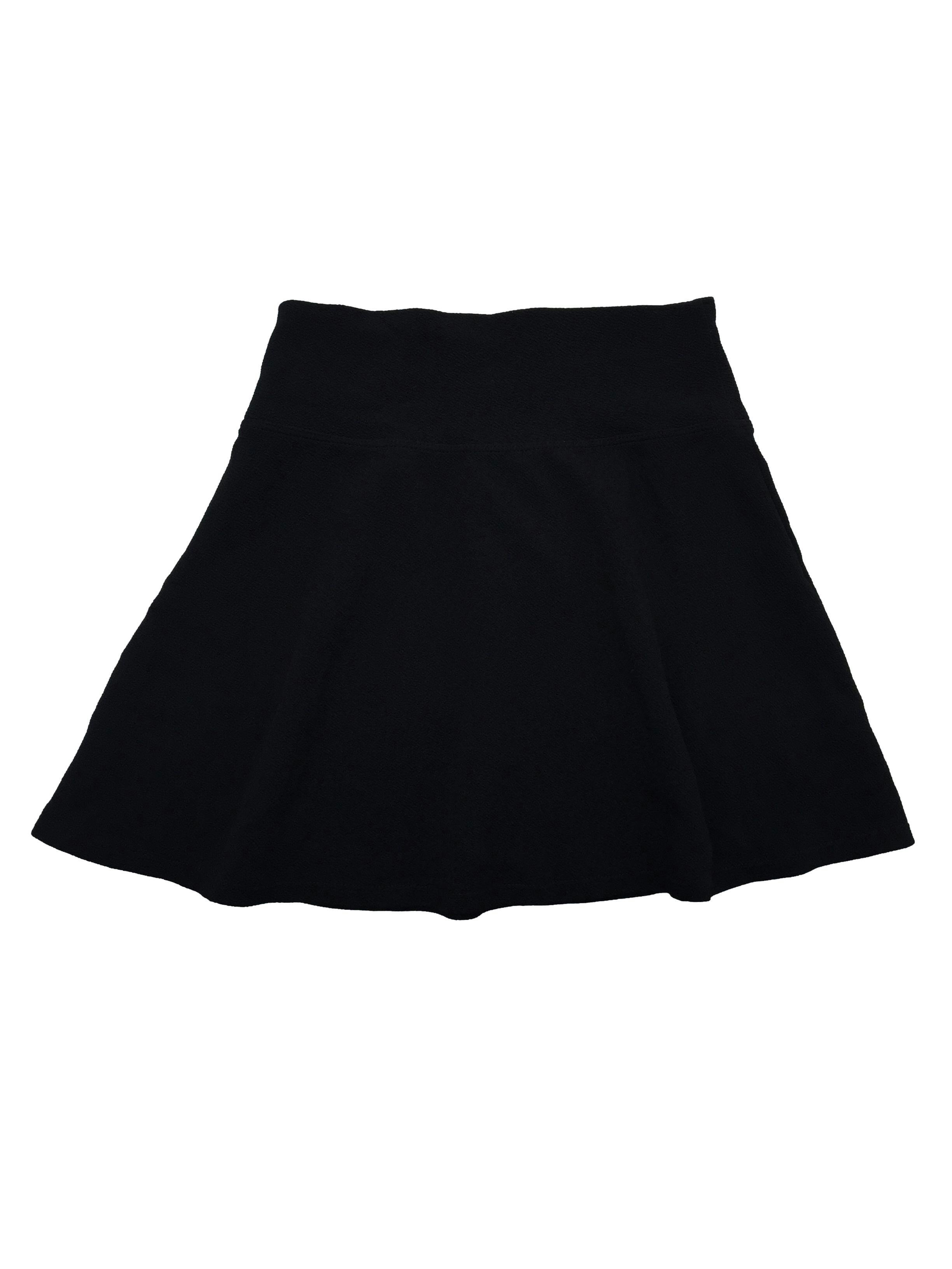 Falda negra corte campana y pretina. Cintura: (sin estirar), 38cm | Las Traperas