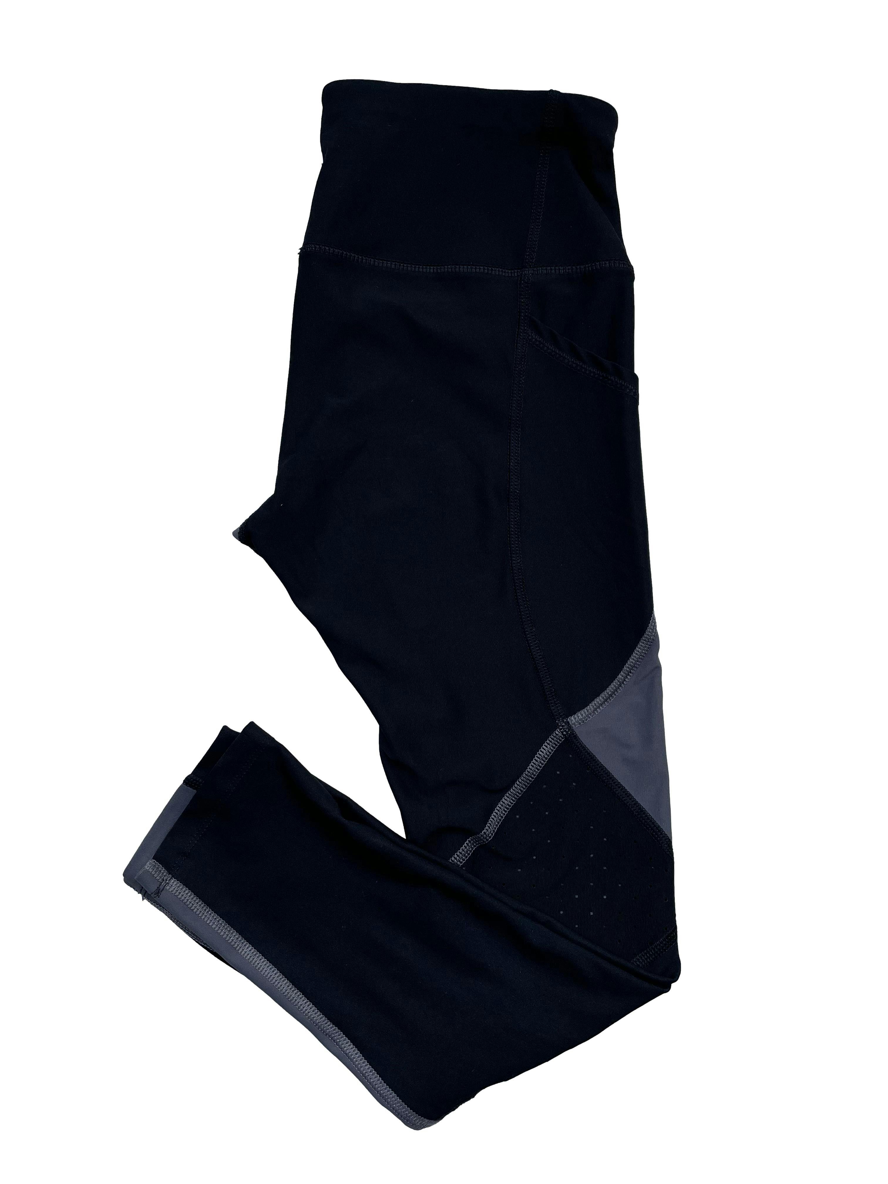 Leggings deportivas negro y gris, calado en una zona de las piernas. Cintura 70cm Tiro 24cm Largo 82cm