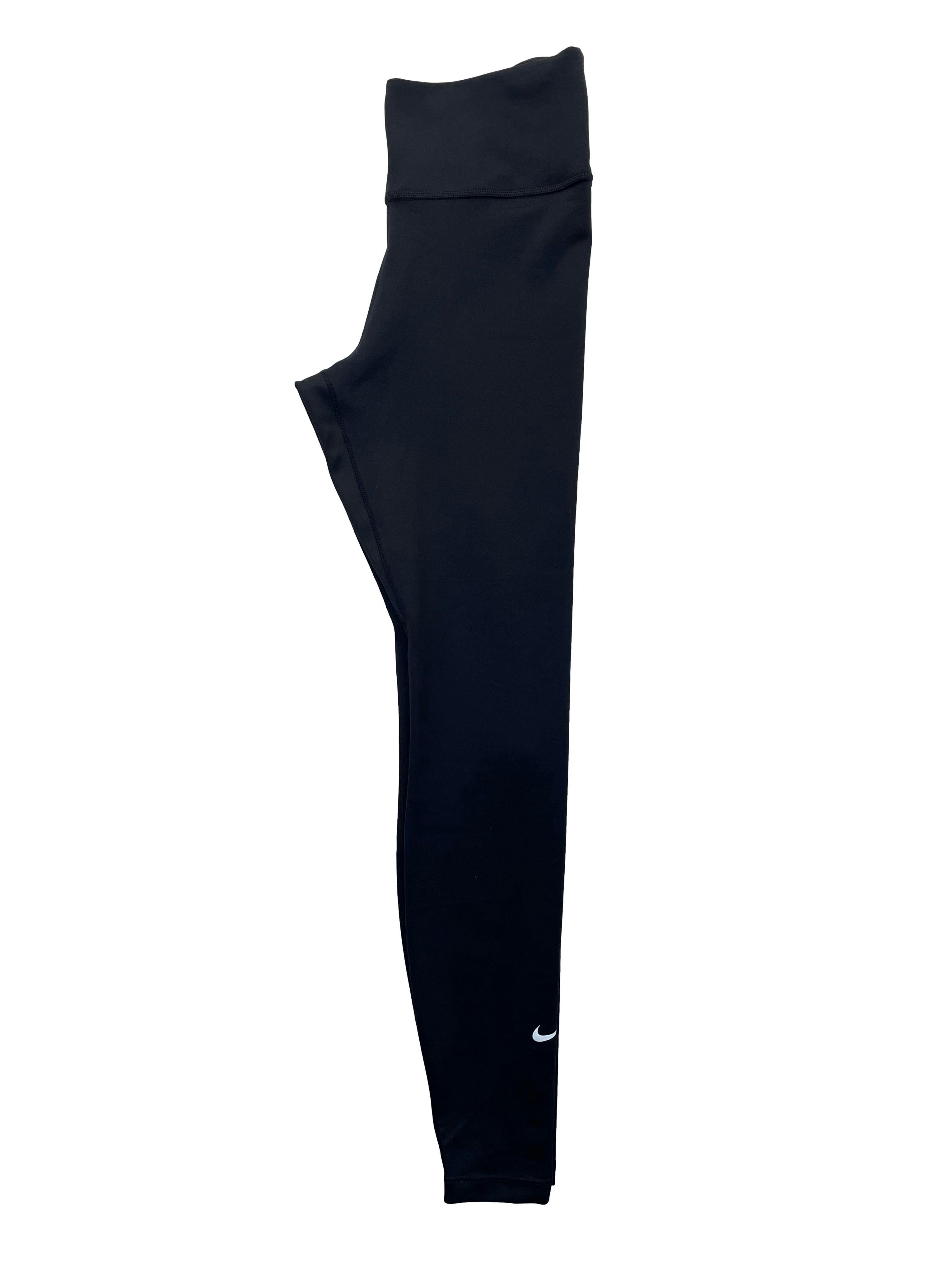 Leggings deportivas Nike negras con "swoosh" blanco en una pierna. Cintura 60cm Tiro 26cm Largo 90cm