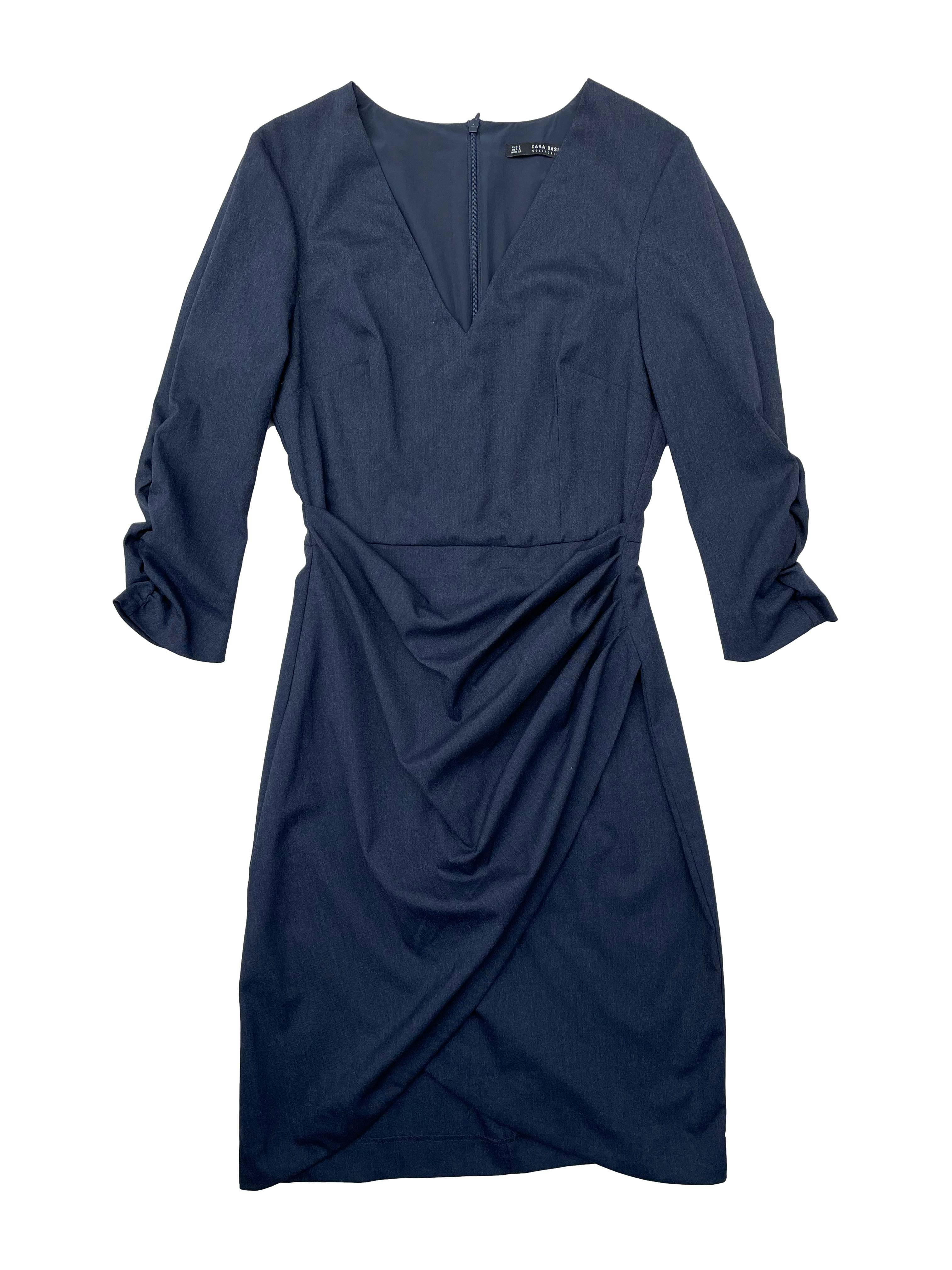 Vestido plomo Zara de sastre con forro, pinzas, corte en cintura, recogido lateral y en mangas, cierre posterior invisible. Busto 90cm, Largo 95cm.