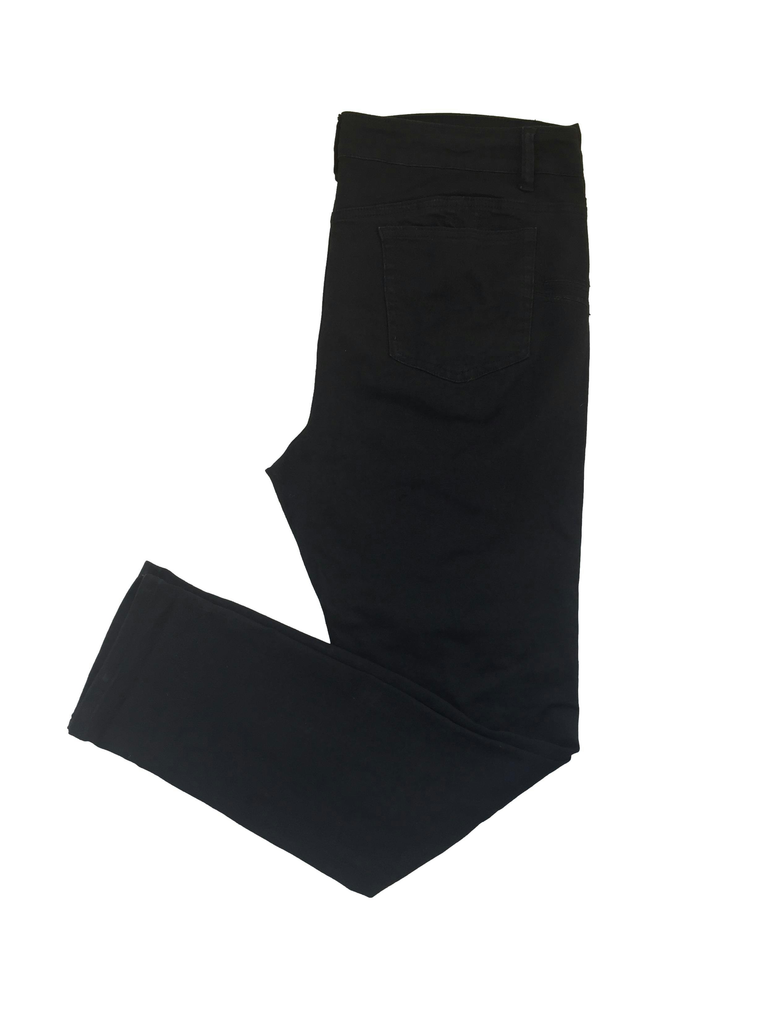 Skinny jean negro con rasgado en piernas, stretch. Cintura 100cm Tiro 30cm Largo 110cm