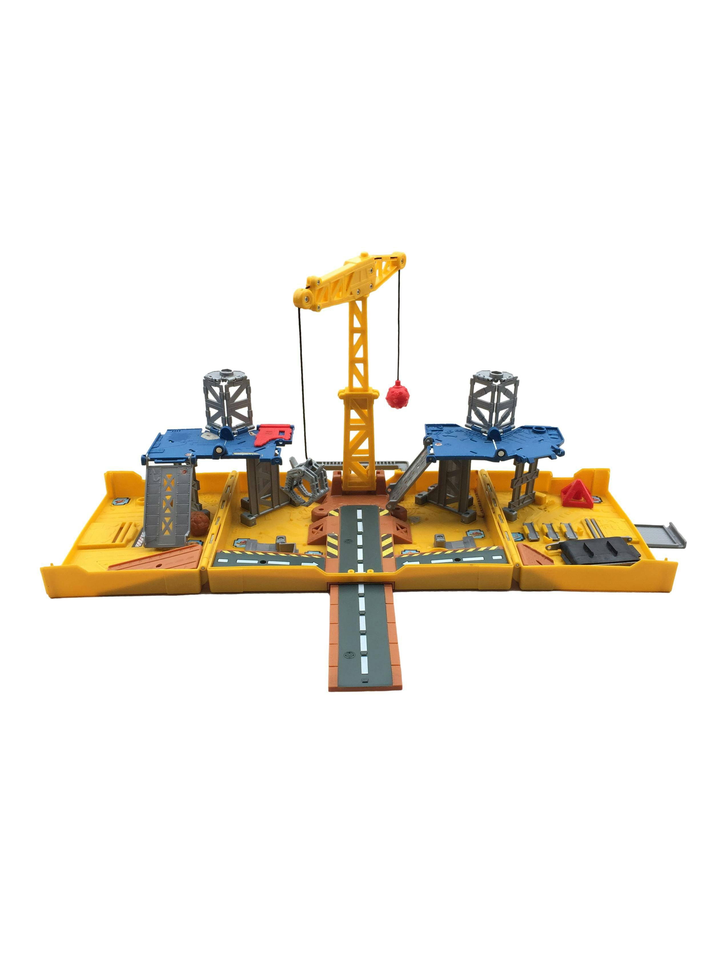 Matchbox. Set Plegable de Construcción. Incluye una grúa giratoria y dos pistas extendibles. 