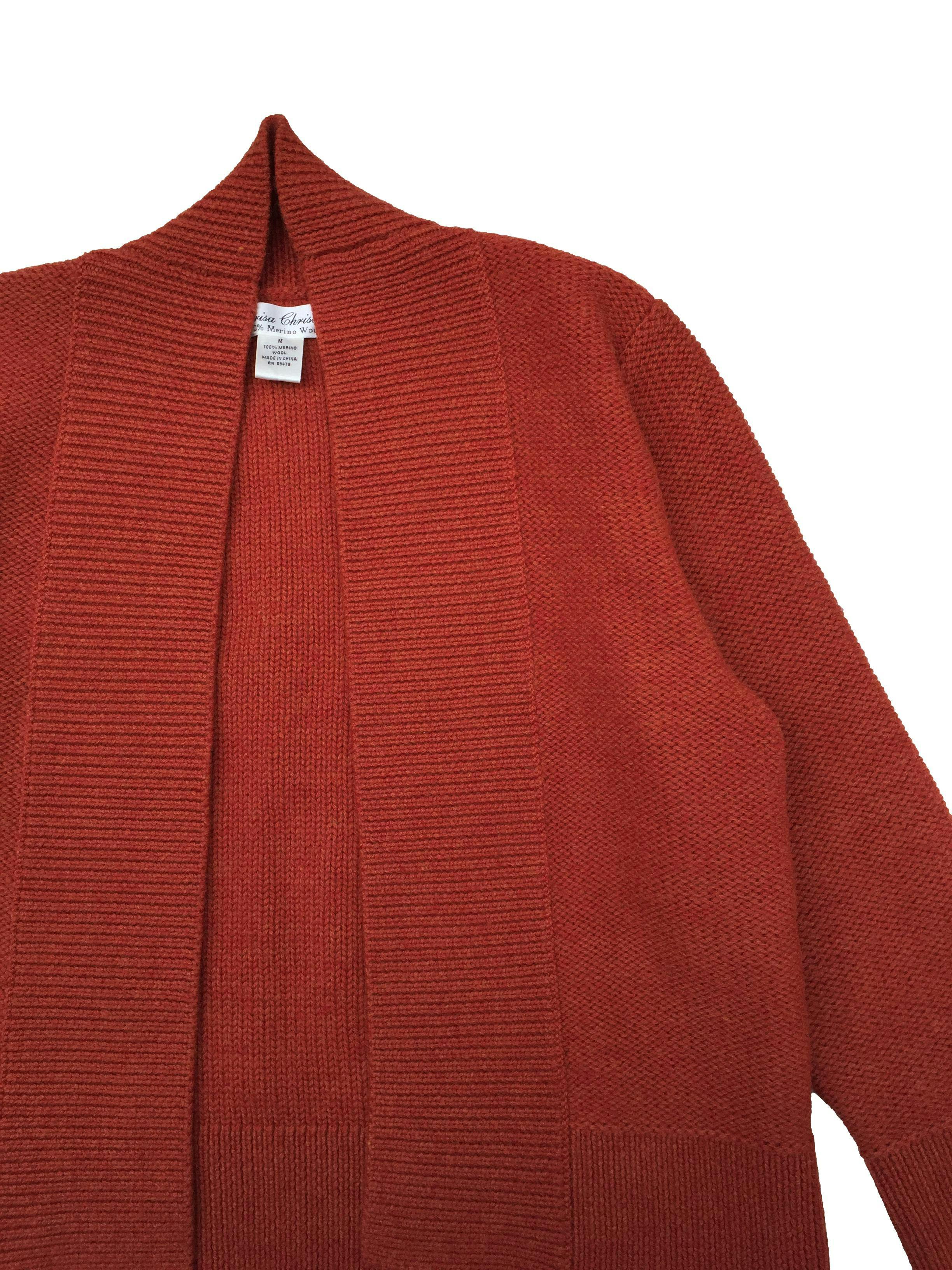 Cardigan naranja 100% lana merino, cierre mediante corchetes. Busto 110cm, Largo 51cm.