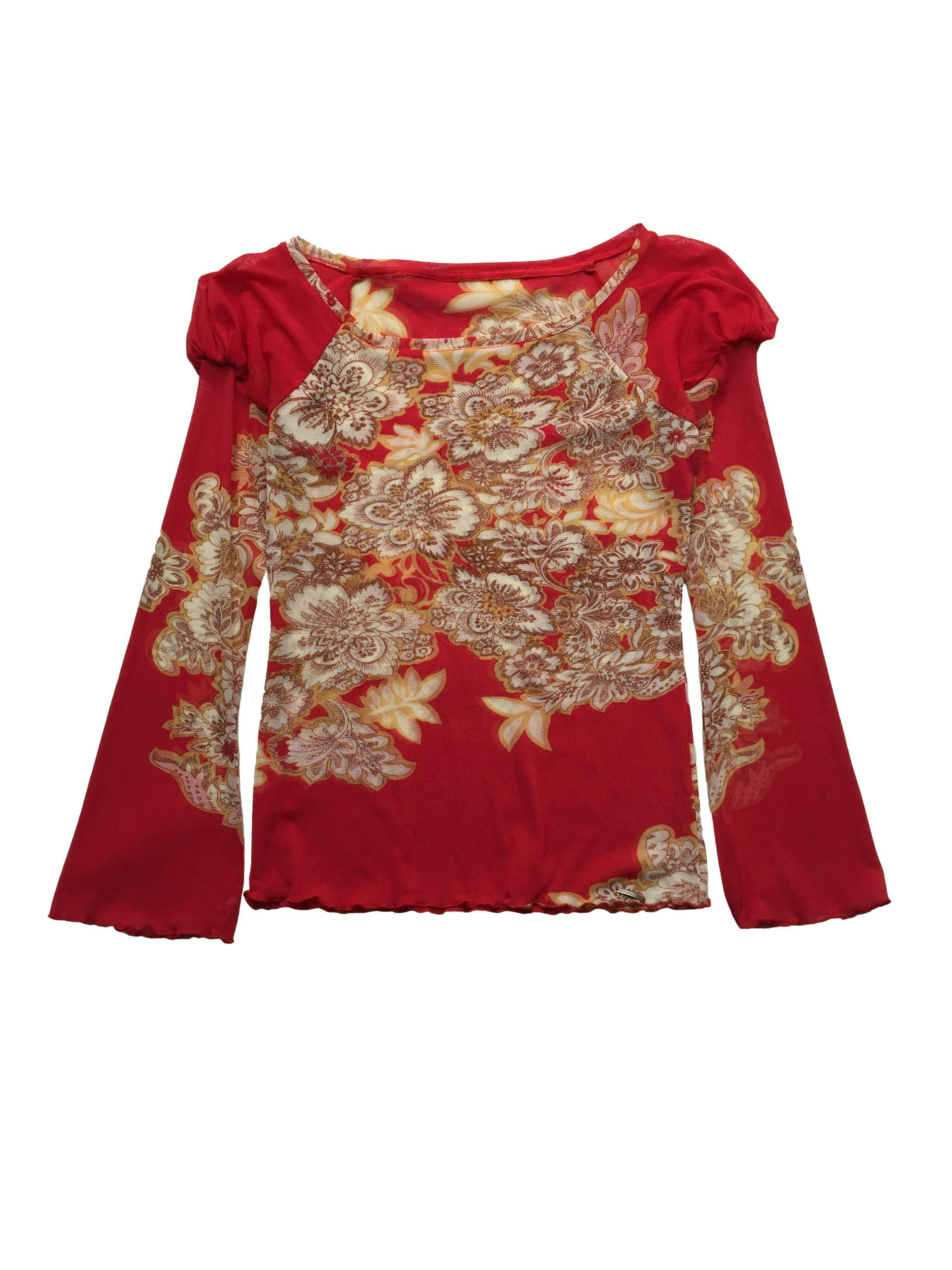 Blusa Michelle Belau de mesh rojo con estampado floral, cuello bote, fruncido en hombros y acabado lechuga. Busto 90cm, Largo 60cm.