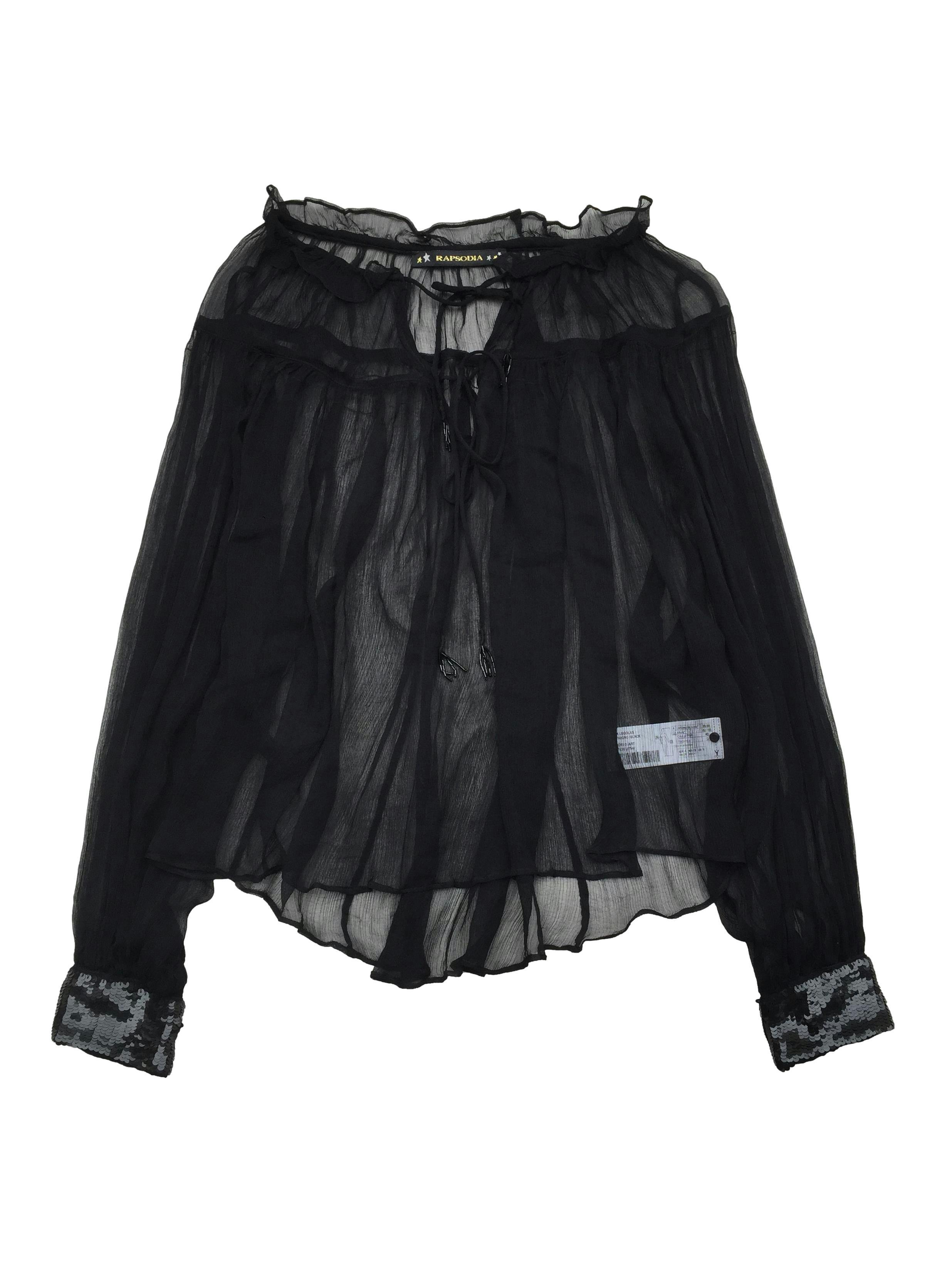 Blusa oversize Rapsodia de gasa negra con escote en V, cintos, mangas ranglán y lentejuelas en puños. Precio original S/400. Busto 150cm, Largo 55cm.