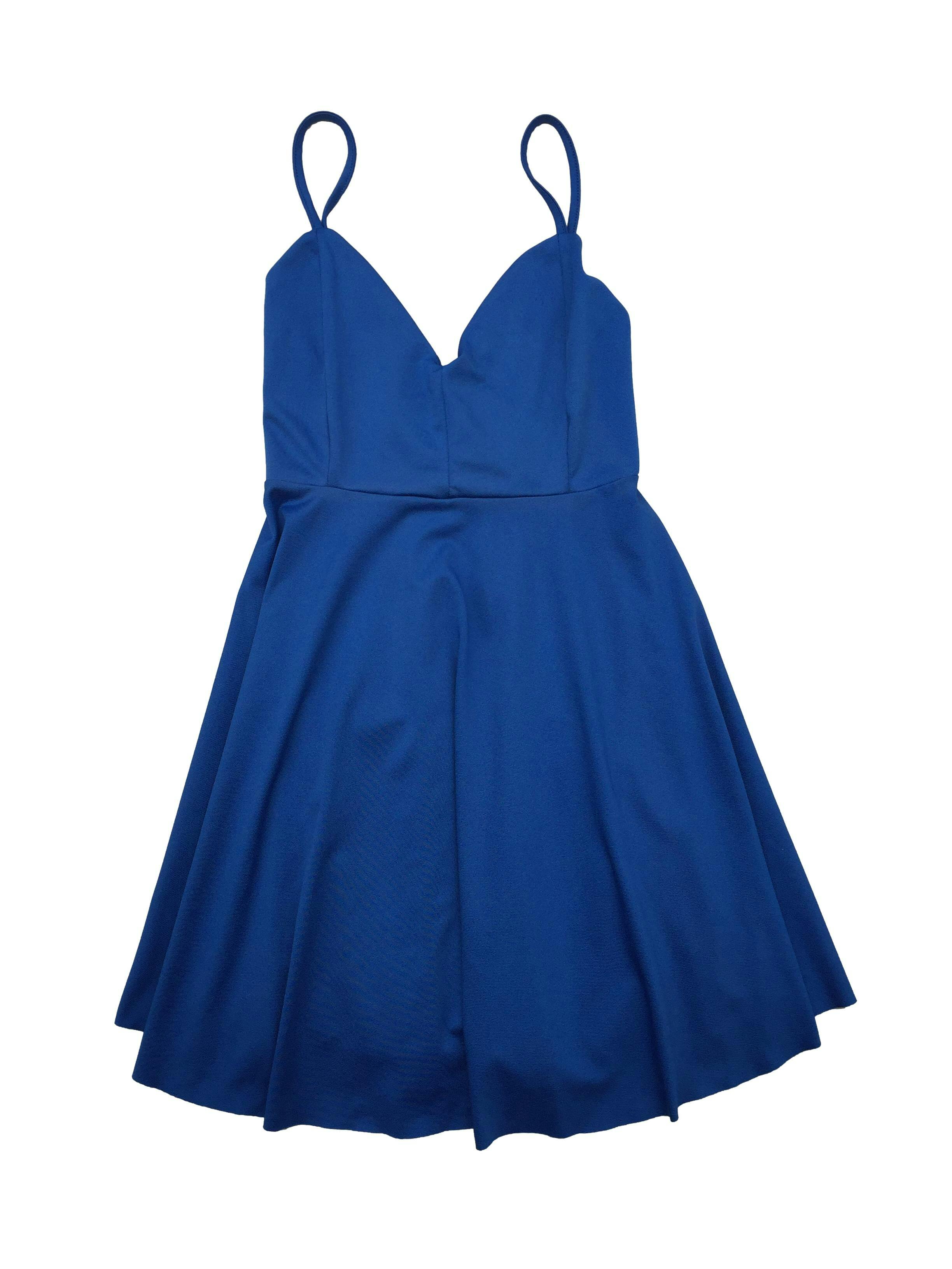 Vestido Index azul de tiras cruzada en espalda, forro de mesh en top y falda con vuelo. Busto: 88cm, Largo: 84cm
