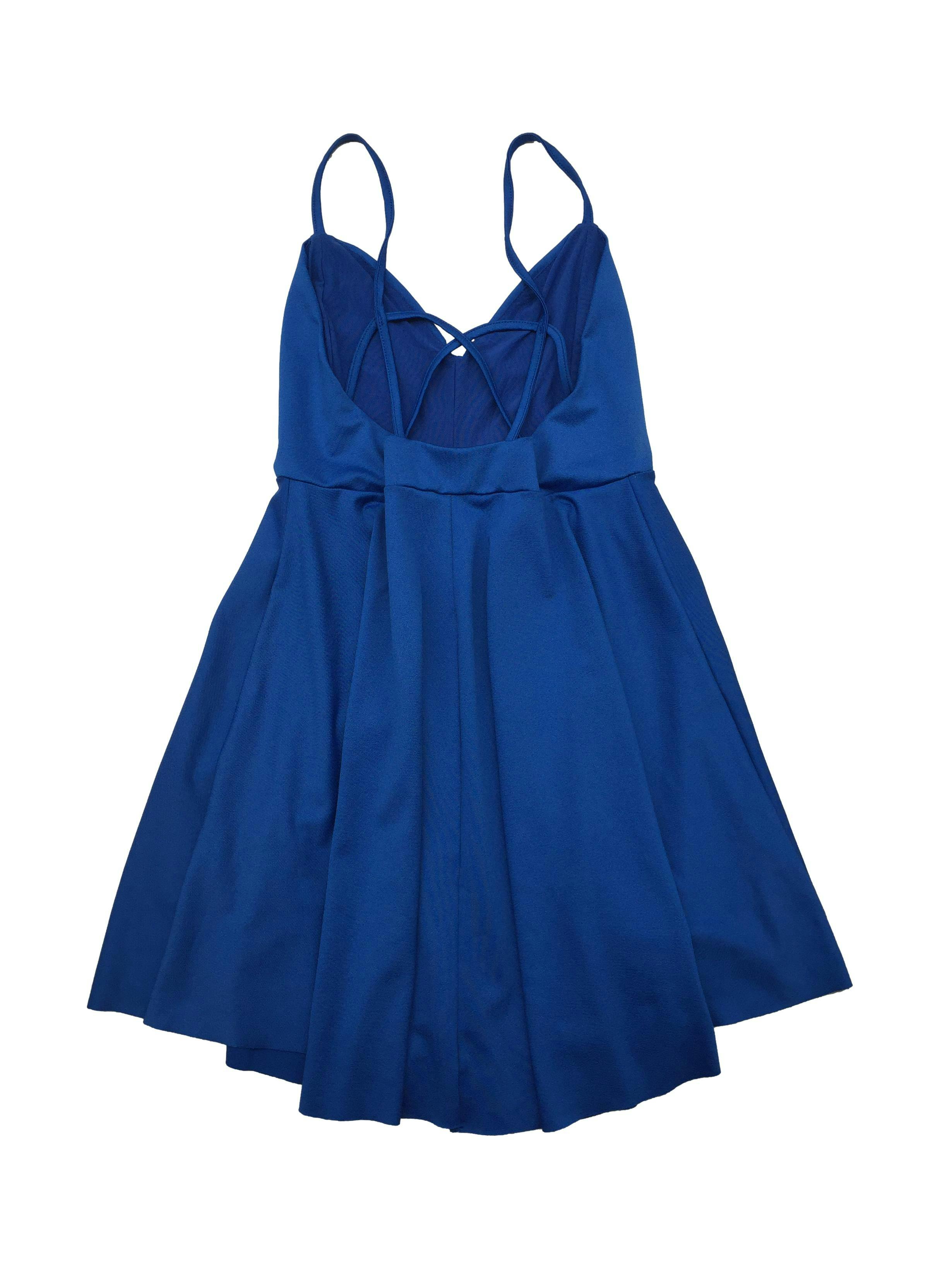 Vestido Index azul de tiras cruzada en espalda, forro de mesh en top y falda con vuelo. Busto: 88cm, Largo: 84cm