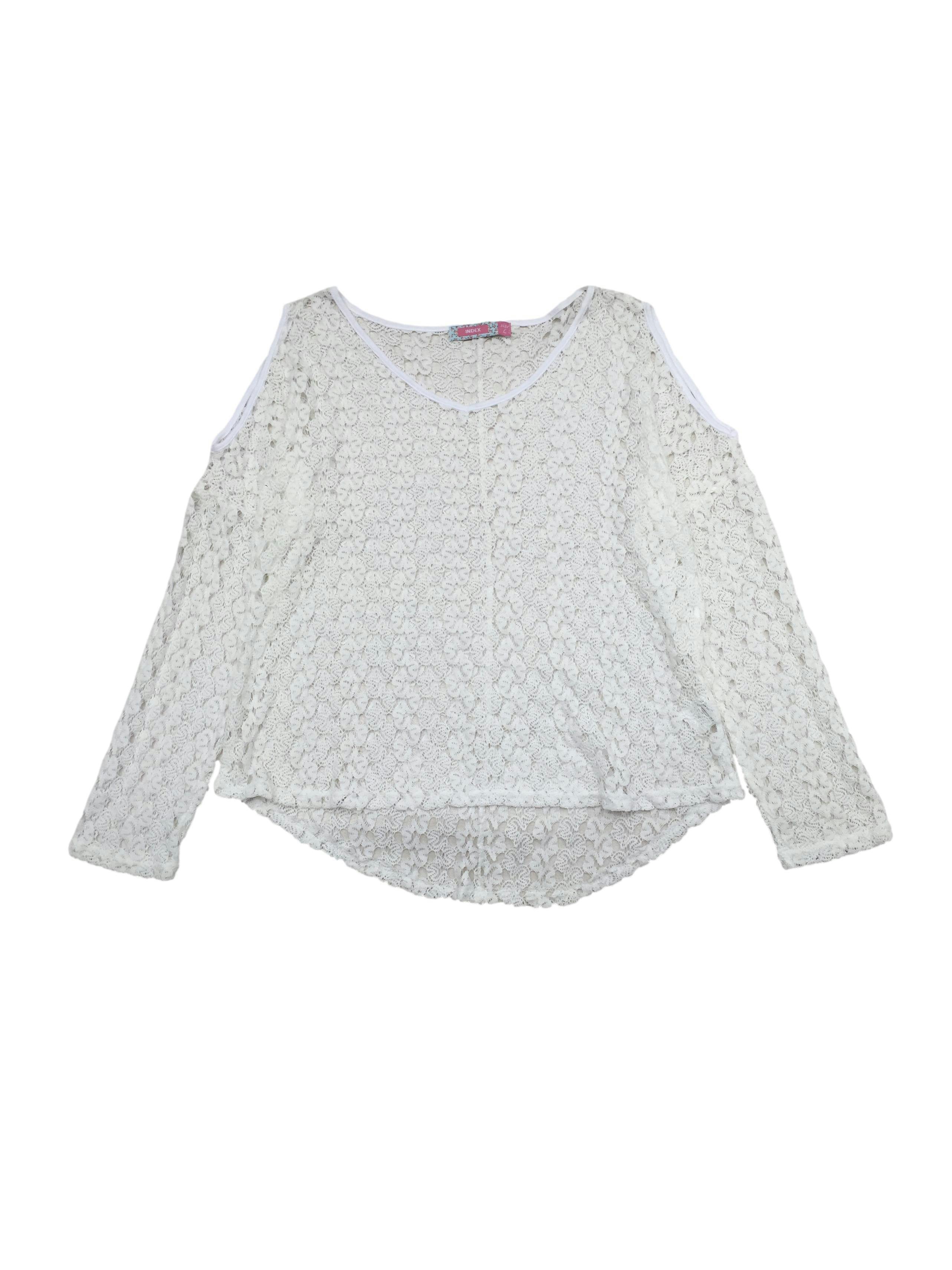 Blusa knit Index de hilo blanco, escote redondo y abertura en hombros. Busto 110cm, Largo 55cm.