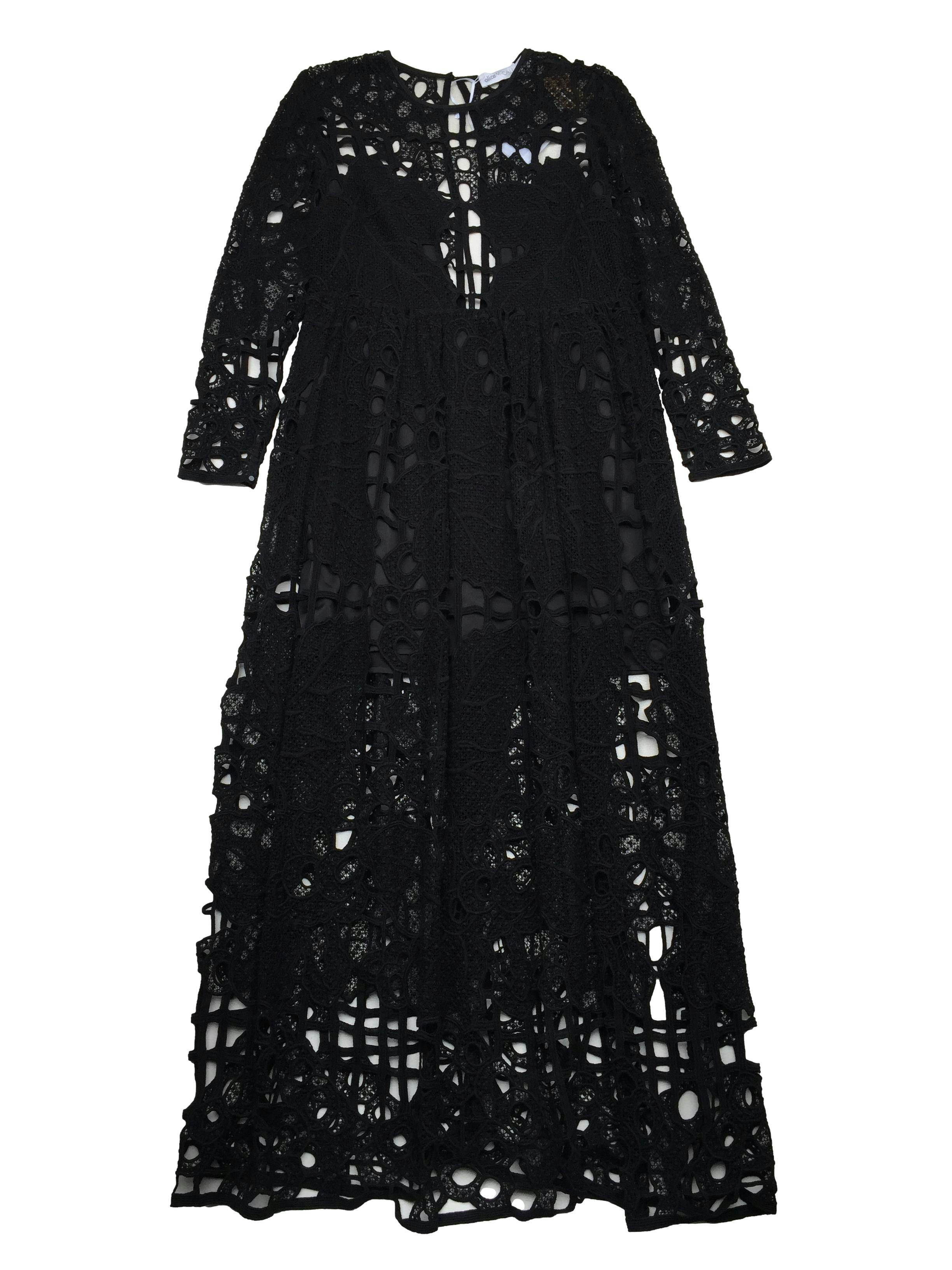 Vestido Alice MacCall de encaje negro 100% algodón con forro, abertura en espalda, botón y cierre invisible. Nuevo con etiqueta, precio original S/1500. Busto 100cm, Largo 145cm.