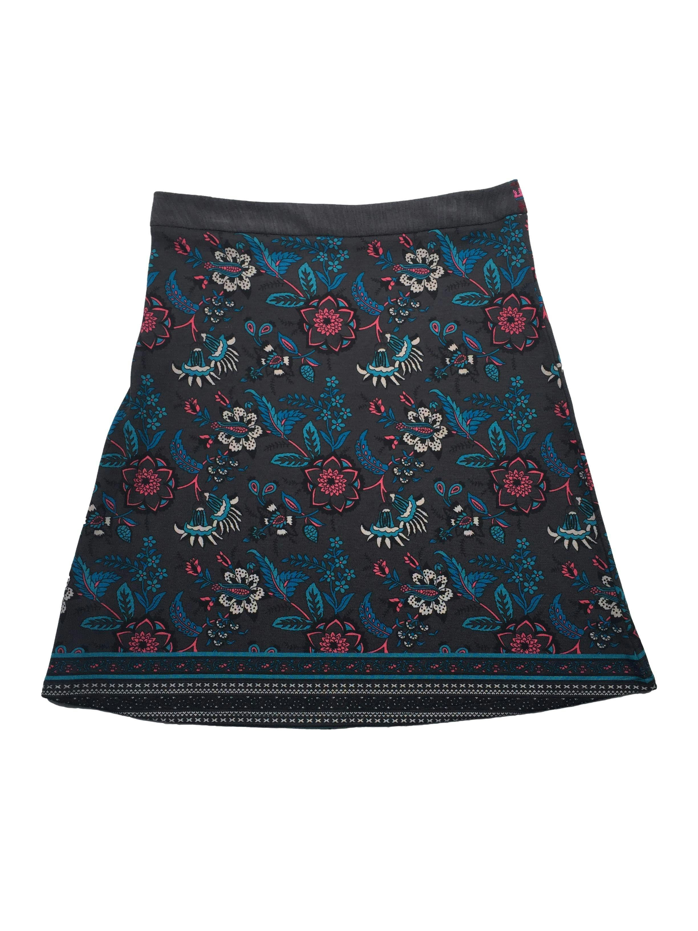 Falda knit Tatienne ploma con estampado floral y bordado en pretina, cierre lateral invisible. Nuevo con etiqueta. Cintura 82cm, Largo 60cm.