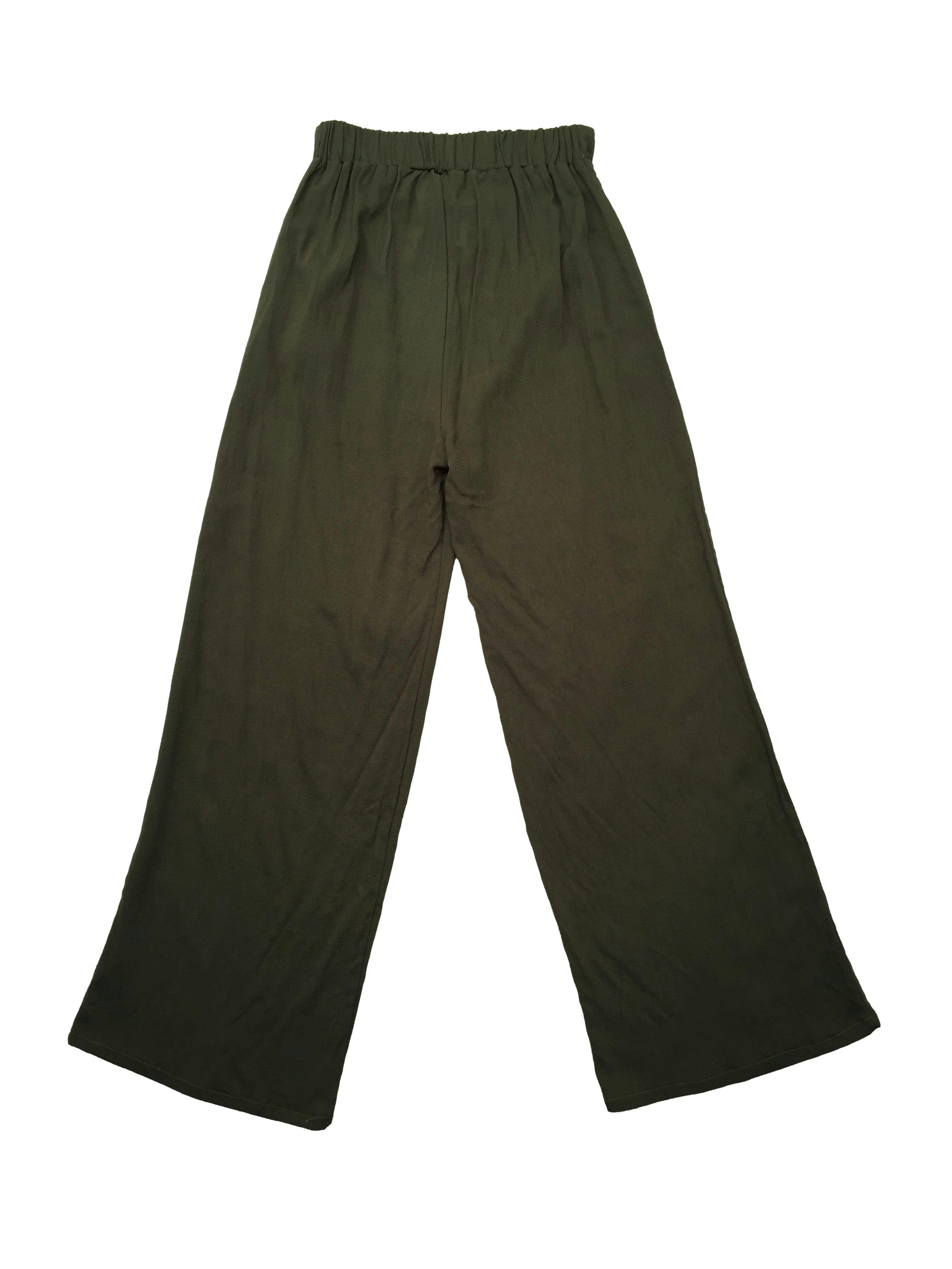 Pantalón verde olivo tela fresca con botones y bolsillos laterales. Cintura 66cm sin estirar Tiro 29cm Largo 90cm