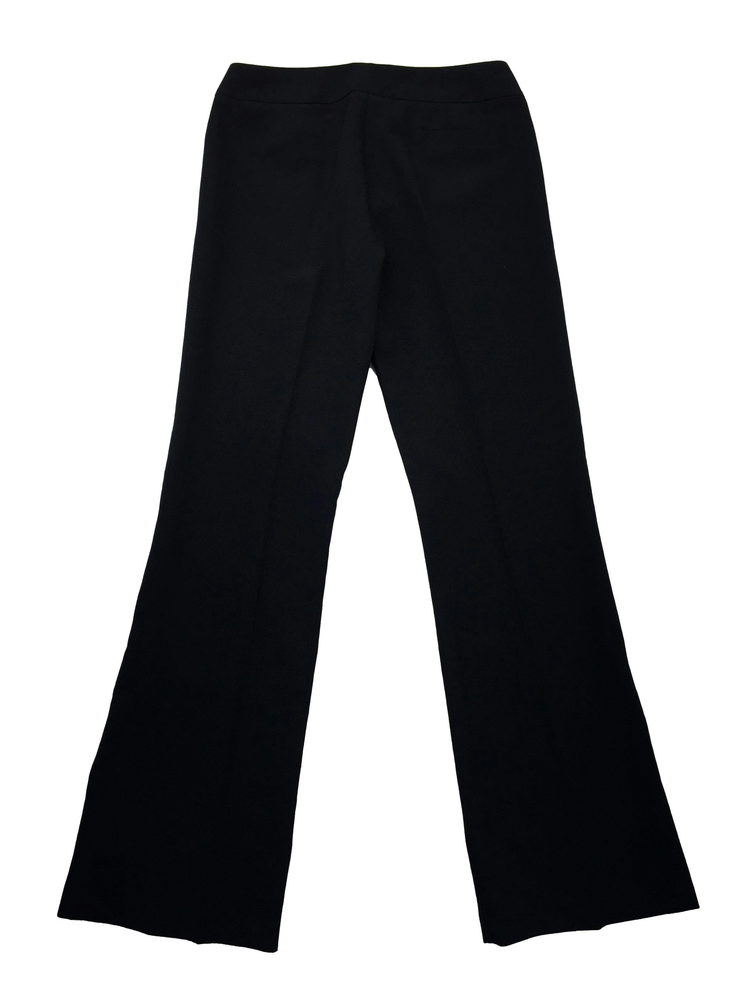 Pantalón Basement sastre negro, botones y cierre. Cintura: 78cm, Tiro: 22cm, Largo: 107cm