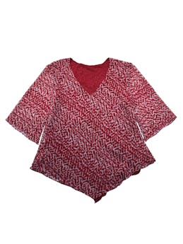 Blusa con estampado de rombos en rojo y rosa, forro, mangas ancha. Busto: 128cm, Largo: 69cm