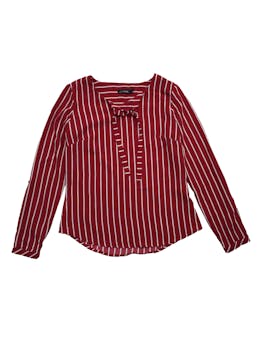 Blusa Camila Viali de crepé rojo con líneas blancas, manga regulable con botón. Busto 94cm Largo 55cm