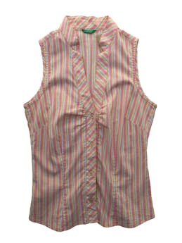 Blusa Benetton mezcla de algodón a rayas en tonos pasteles, escote en V y fila de botones, tiene pinzas. Busto 85cm Largo 53cm