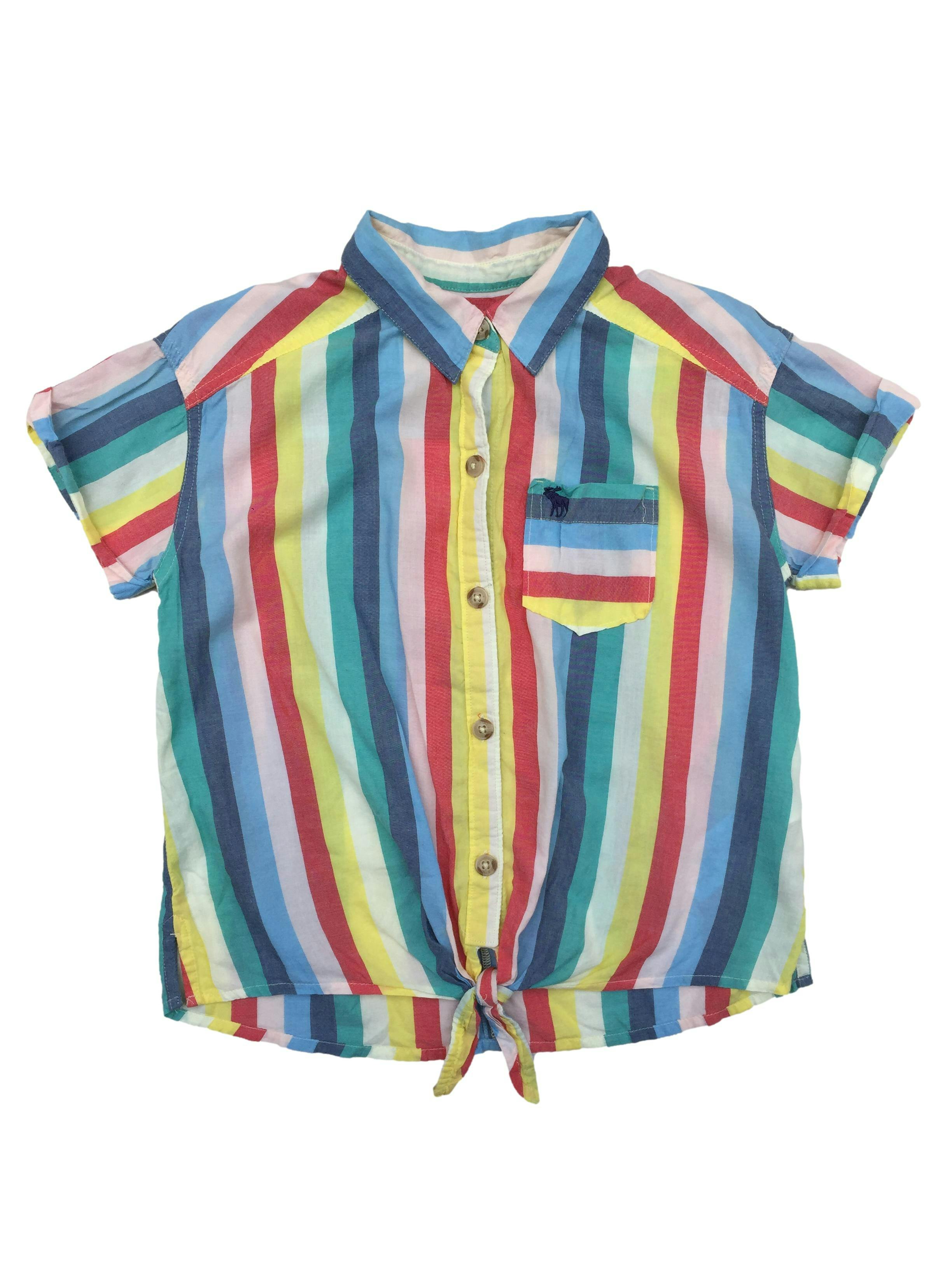 Blusa Abercrombie en franjas de colores, botones delantero y nudo en basta.