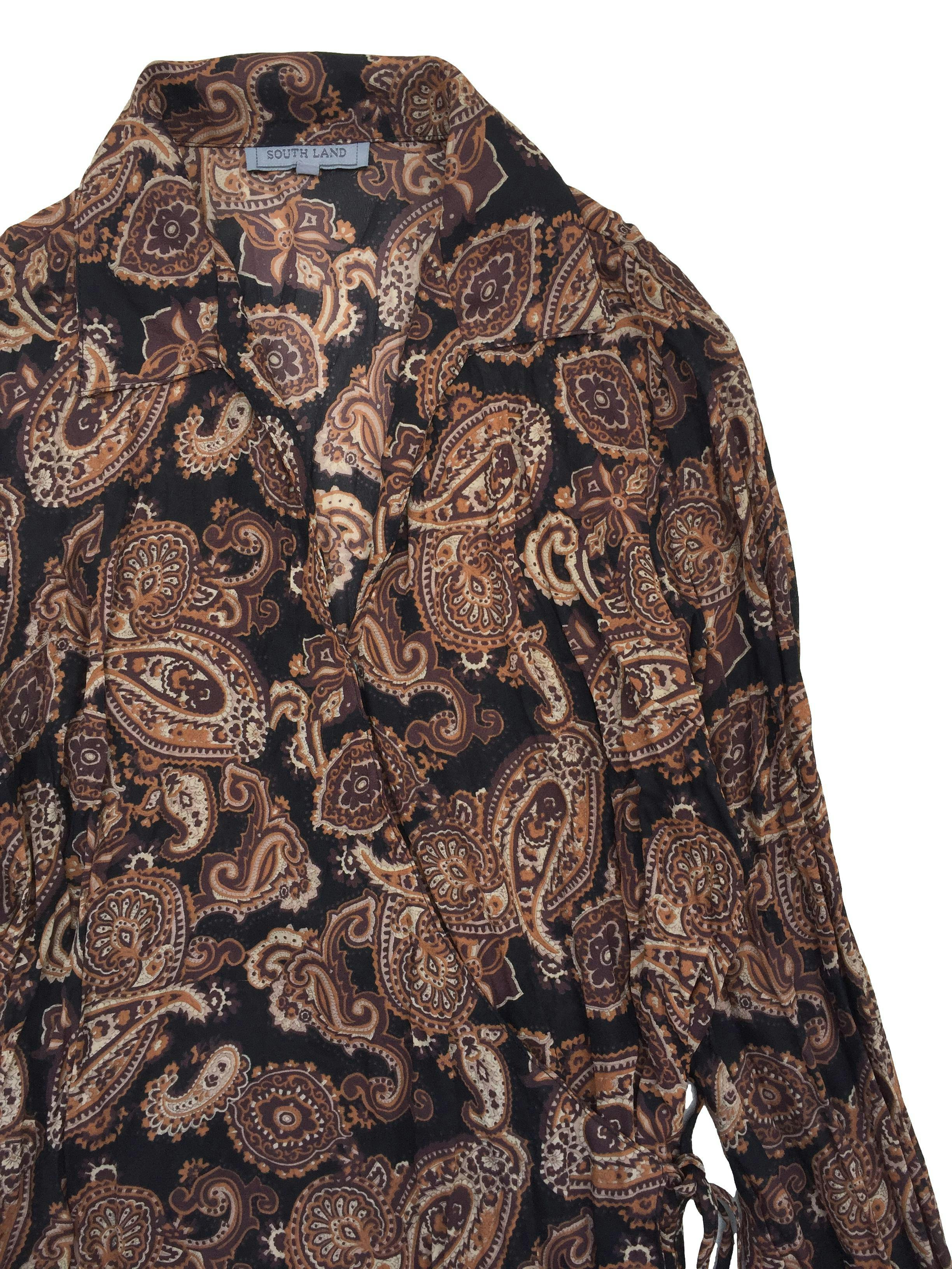 Blusa envolvente de gasa marrón con estampado beige, textura corrugada. Busto 100cm Largo 60cm