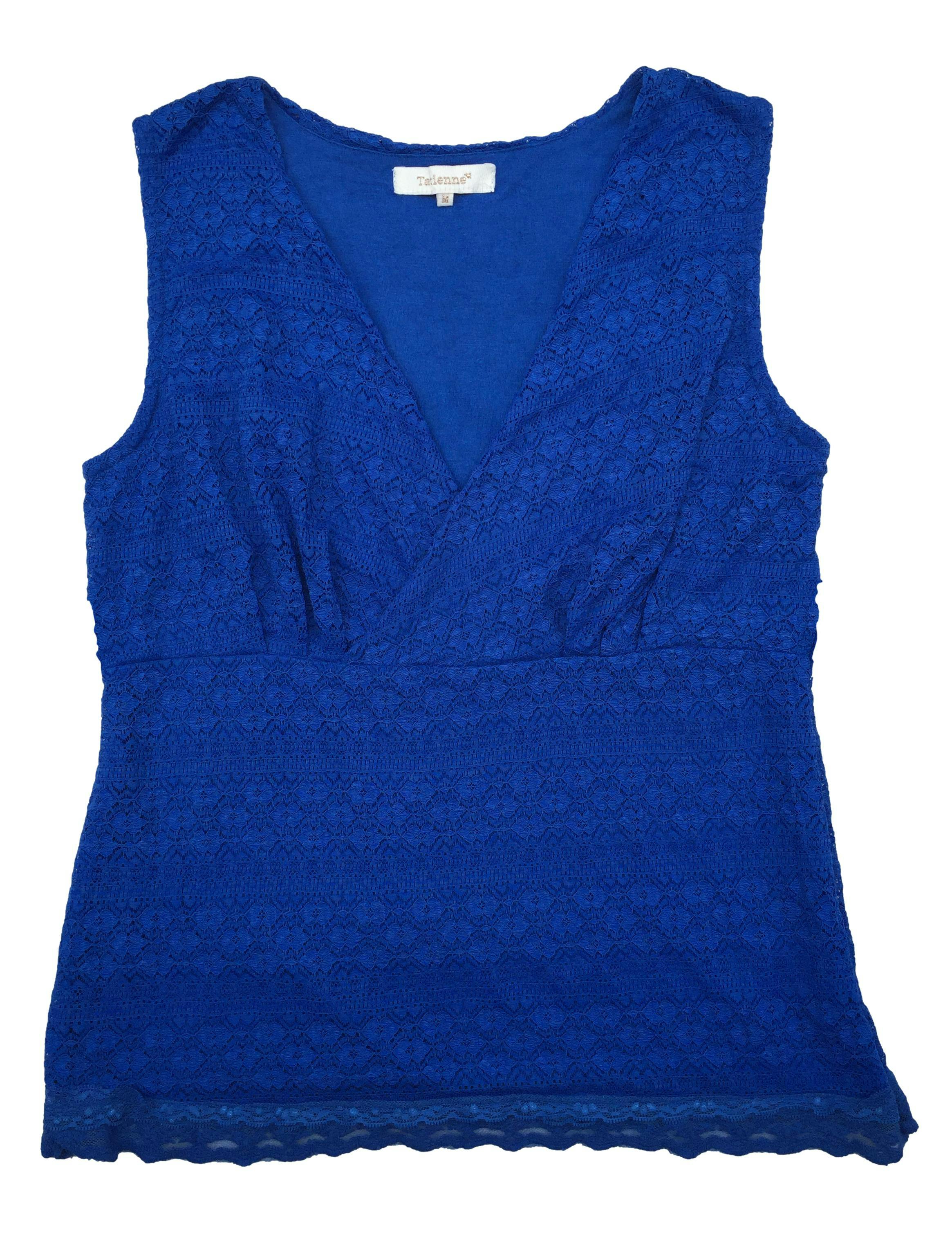 Blusa Tatienne de encaje azul con forro, escote cruzado y cintos. Busto 100cm, Largo 63cm.