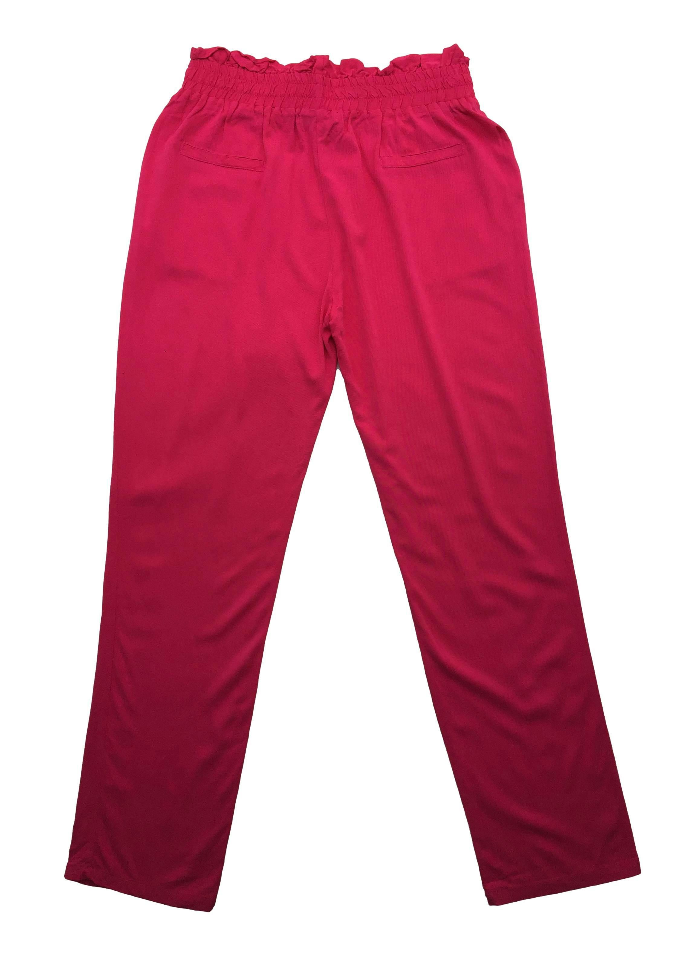 Pantalón Settimana fucsia, tela fresca, pretina y bolsillos laterales. Cintura 68cm Tiro 28cm Largo 92cm