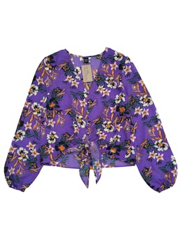 Blusa Mossimo lila con flores, tela plana, botones delanteros, se amarra en la basta. Busto: 94cm, Largo: 52cm