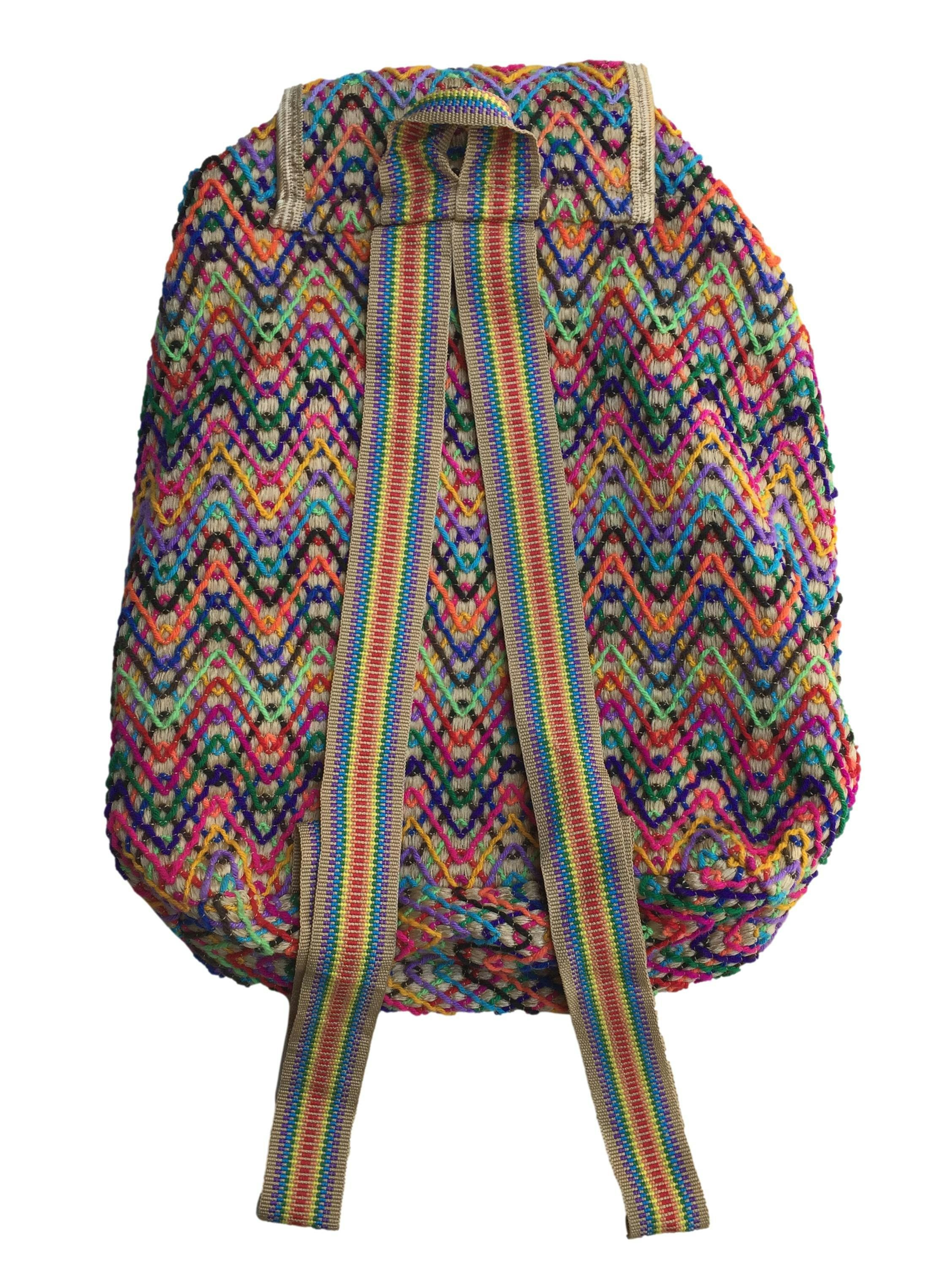 Mochila artesanía mexicana beige con hilos multicolor, forrada. Medidas 28x35cm
