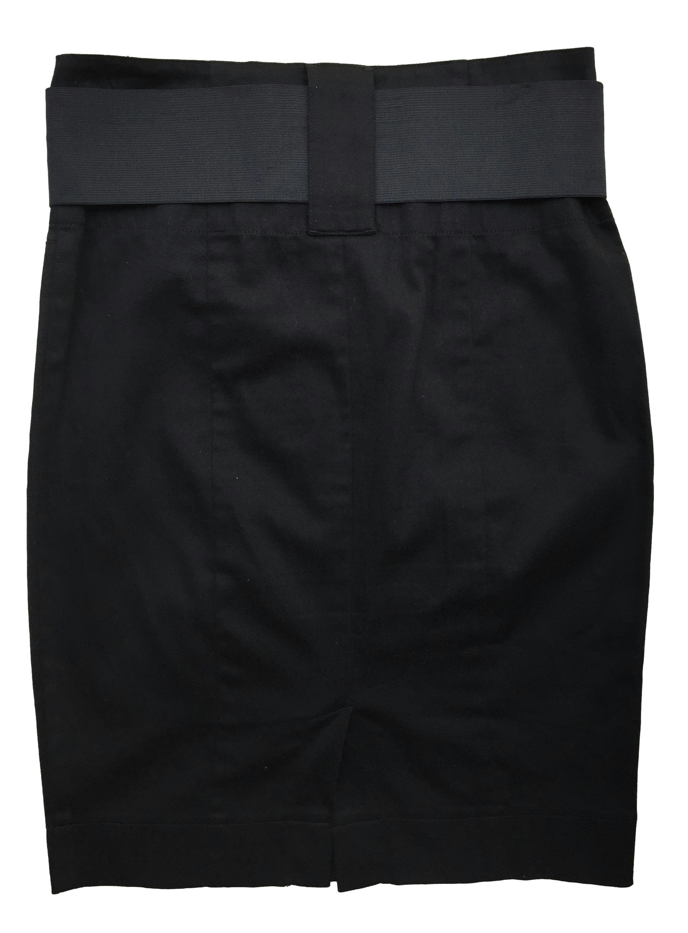 Falda Guess negra 98% algodón, con correa elástica, corte pencil. Cintura 72cm Largo 55cm